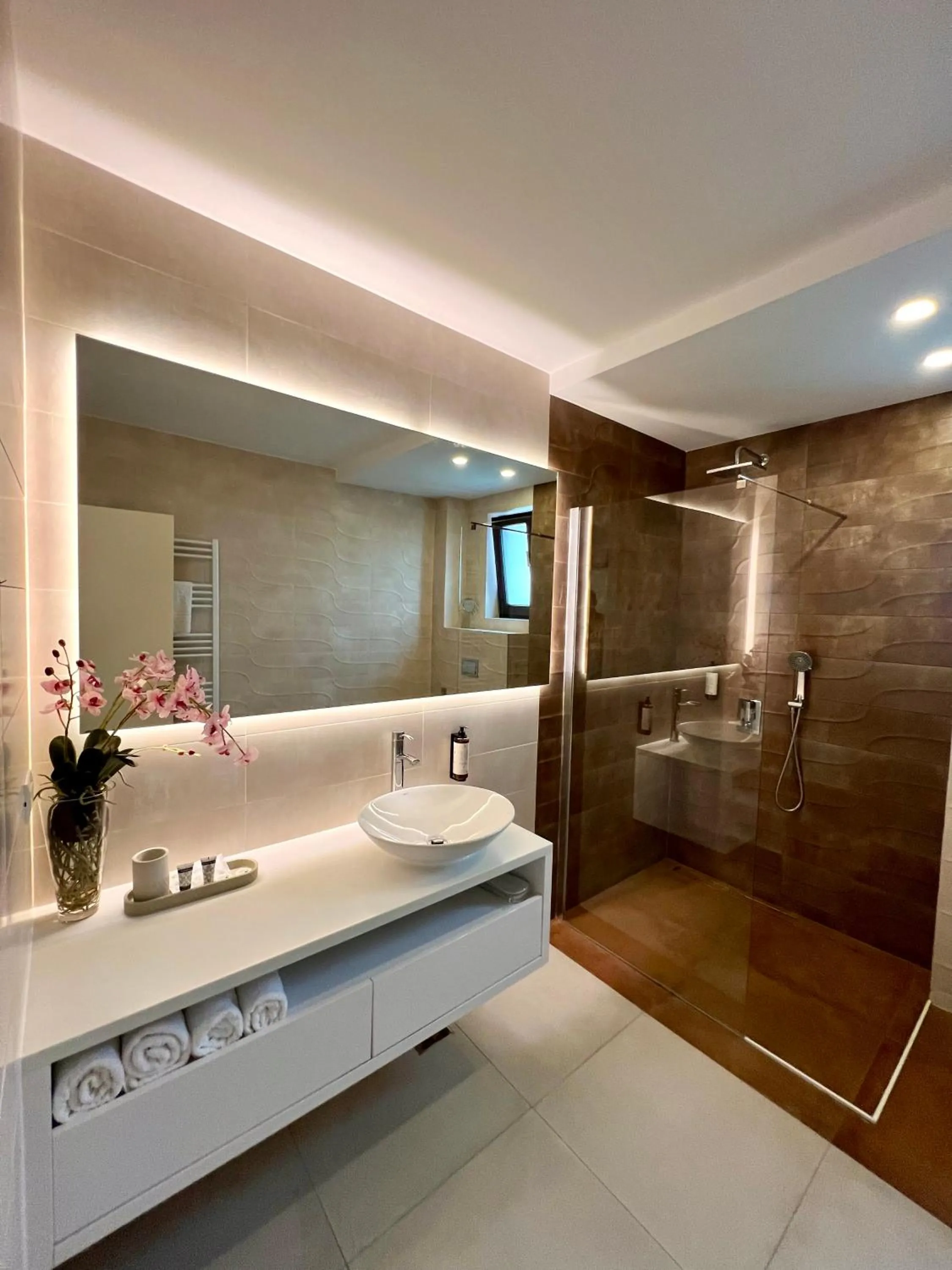 Bathroom in Mamaia Moments Villa, Mamaia Nord