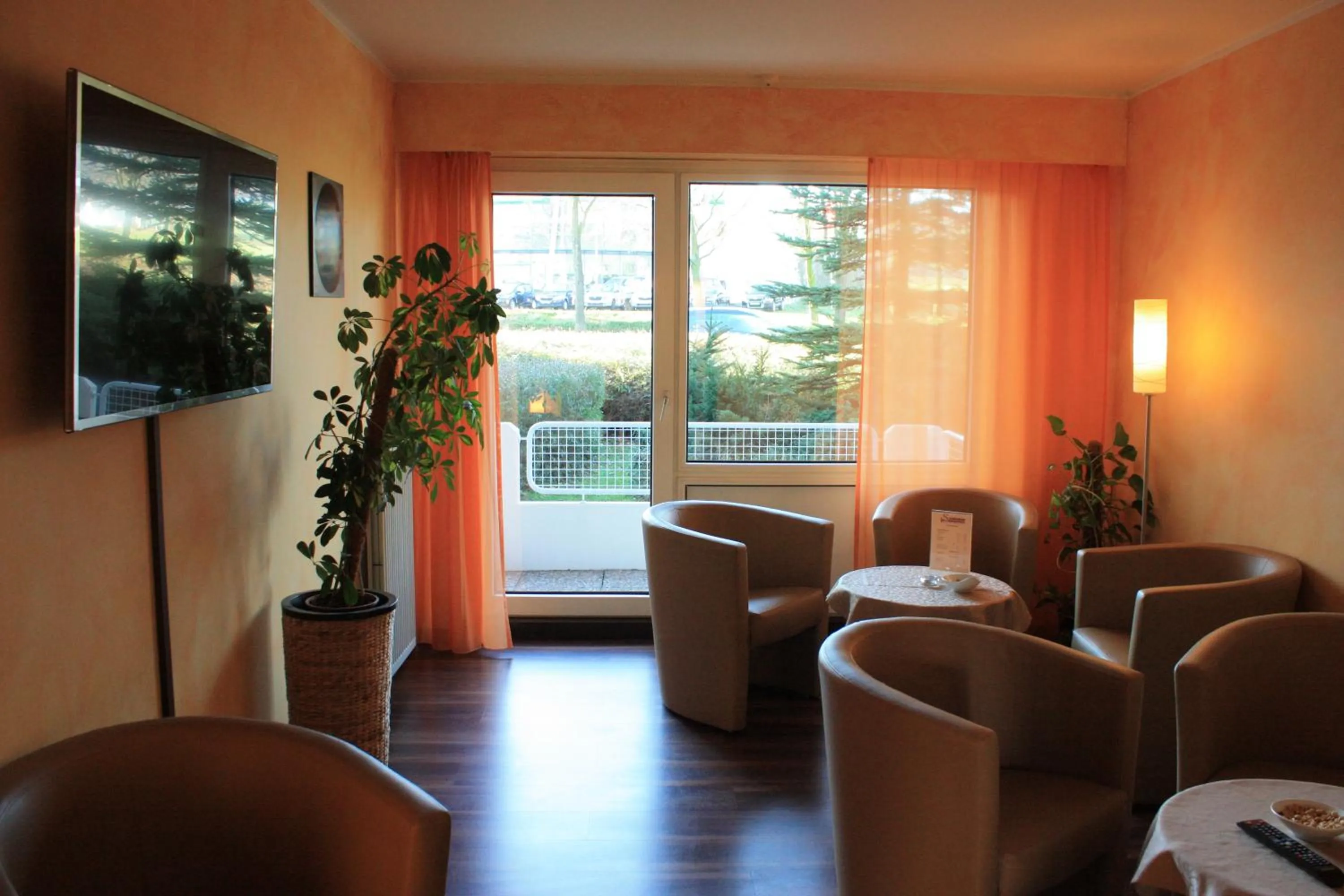 Communal lounge/ TV room in Hotel Senator