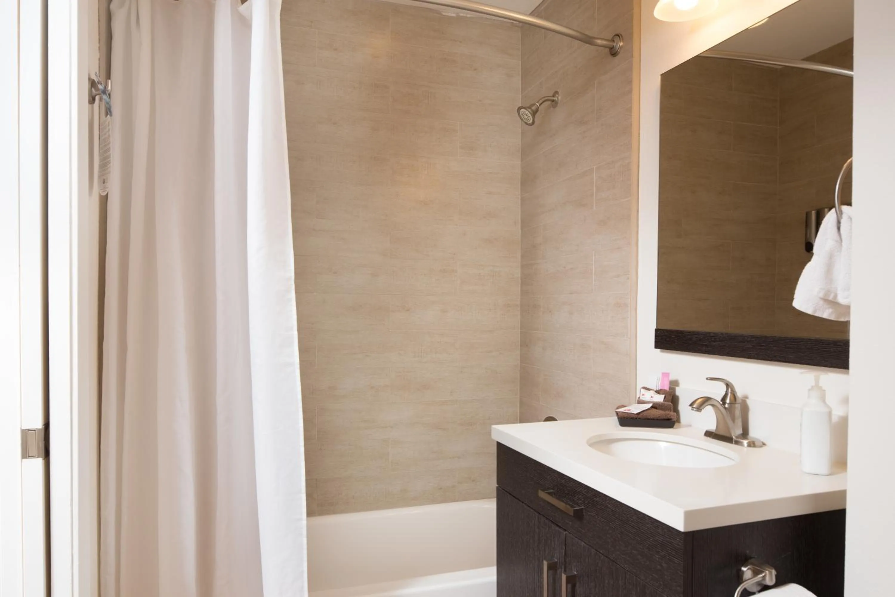 Shower in Hotel Flora and Fauna