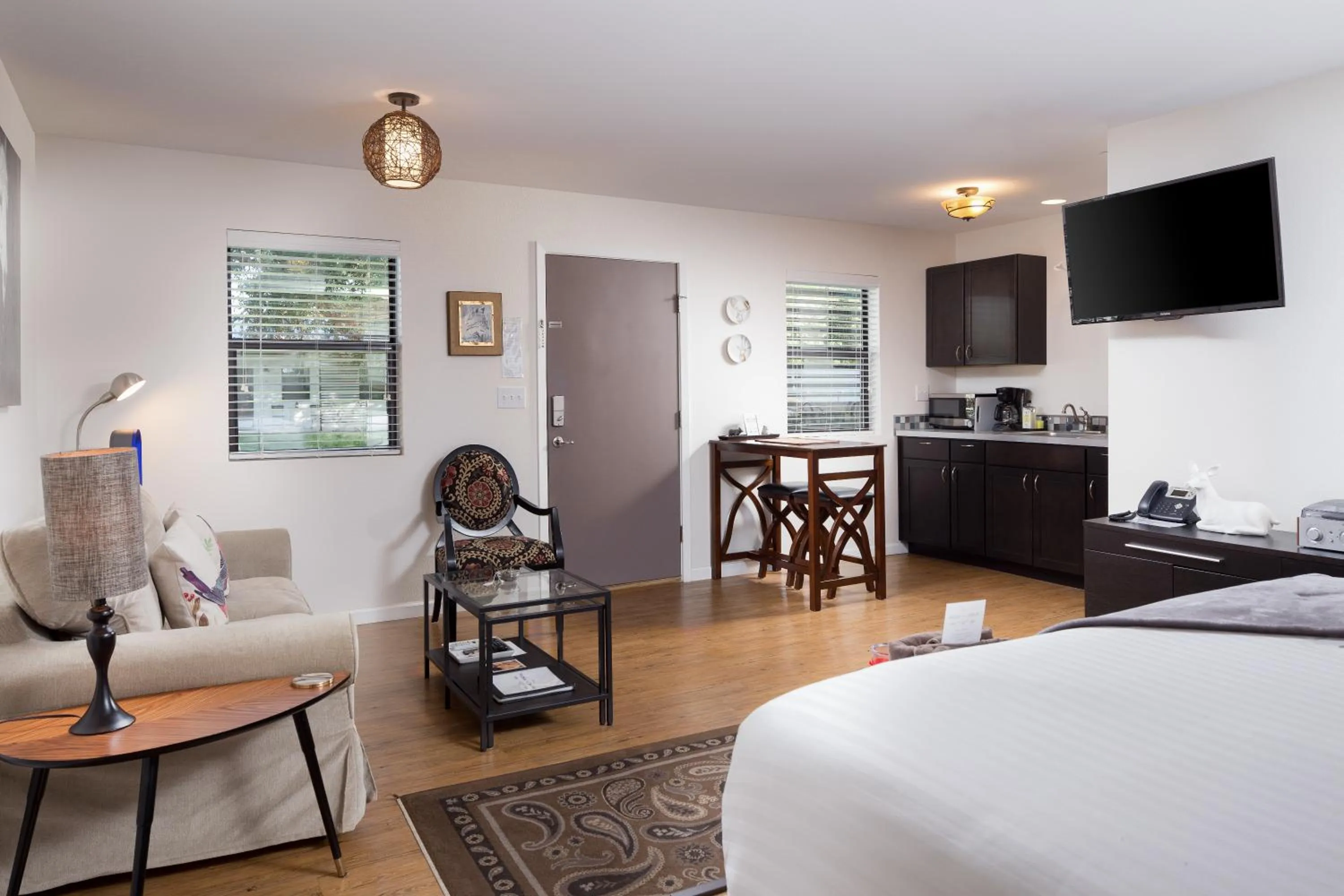 TV and multimedia, Bed in Hotel Flora and Fauna