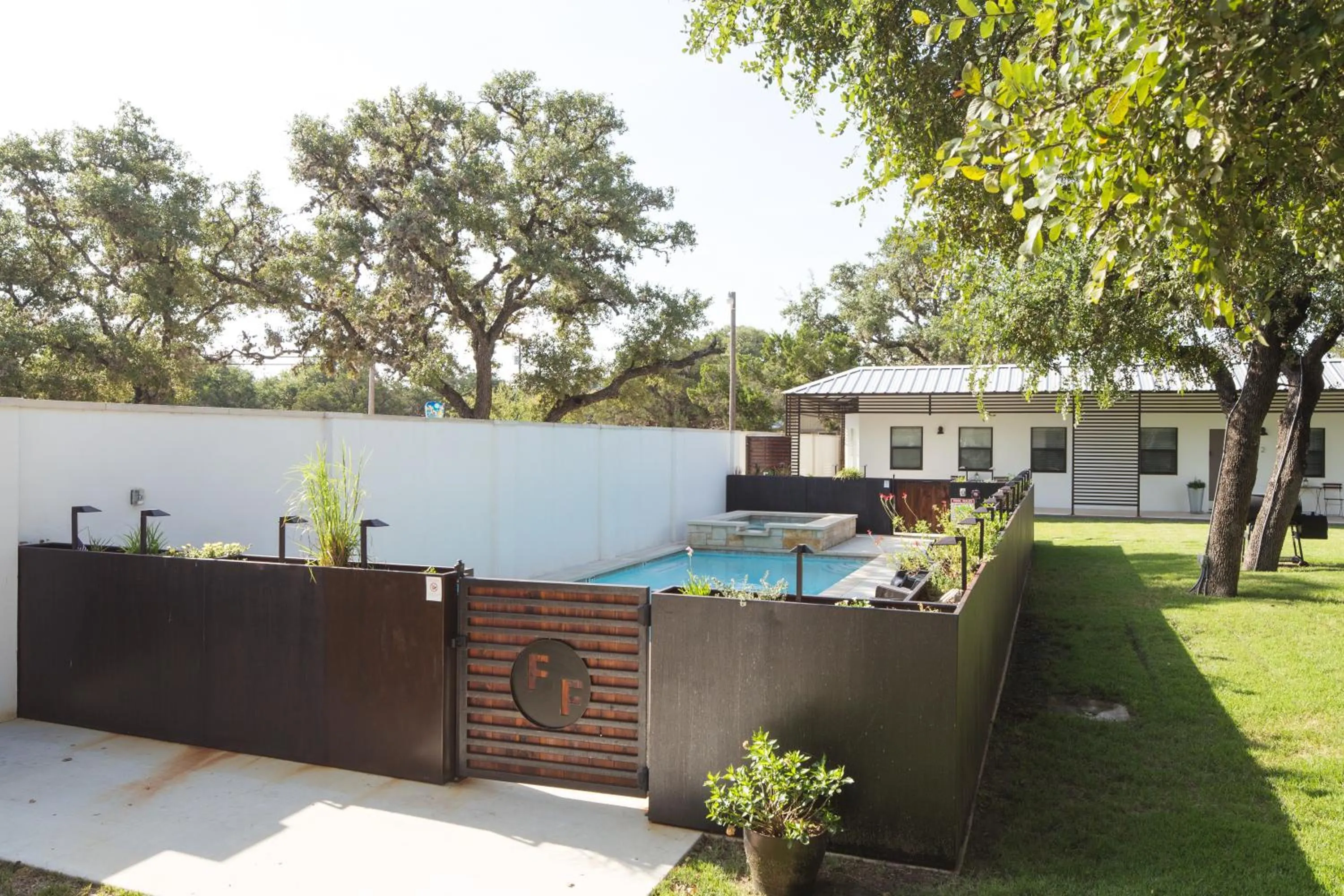 Pool view in Hotel Flora and Fauna