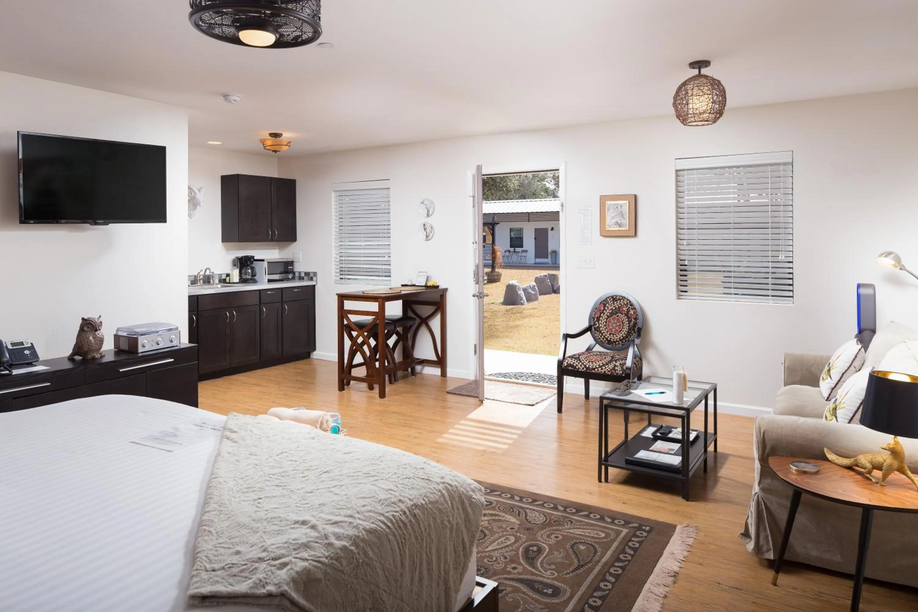 TV and multimedia, Bed in Hotel Flora and Fauna