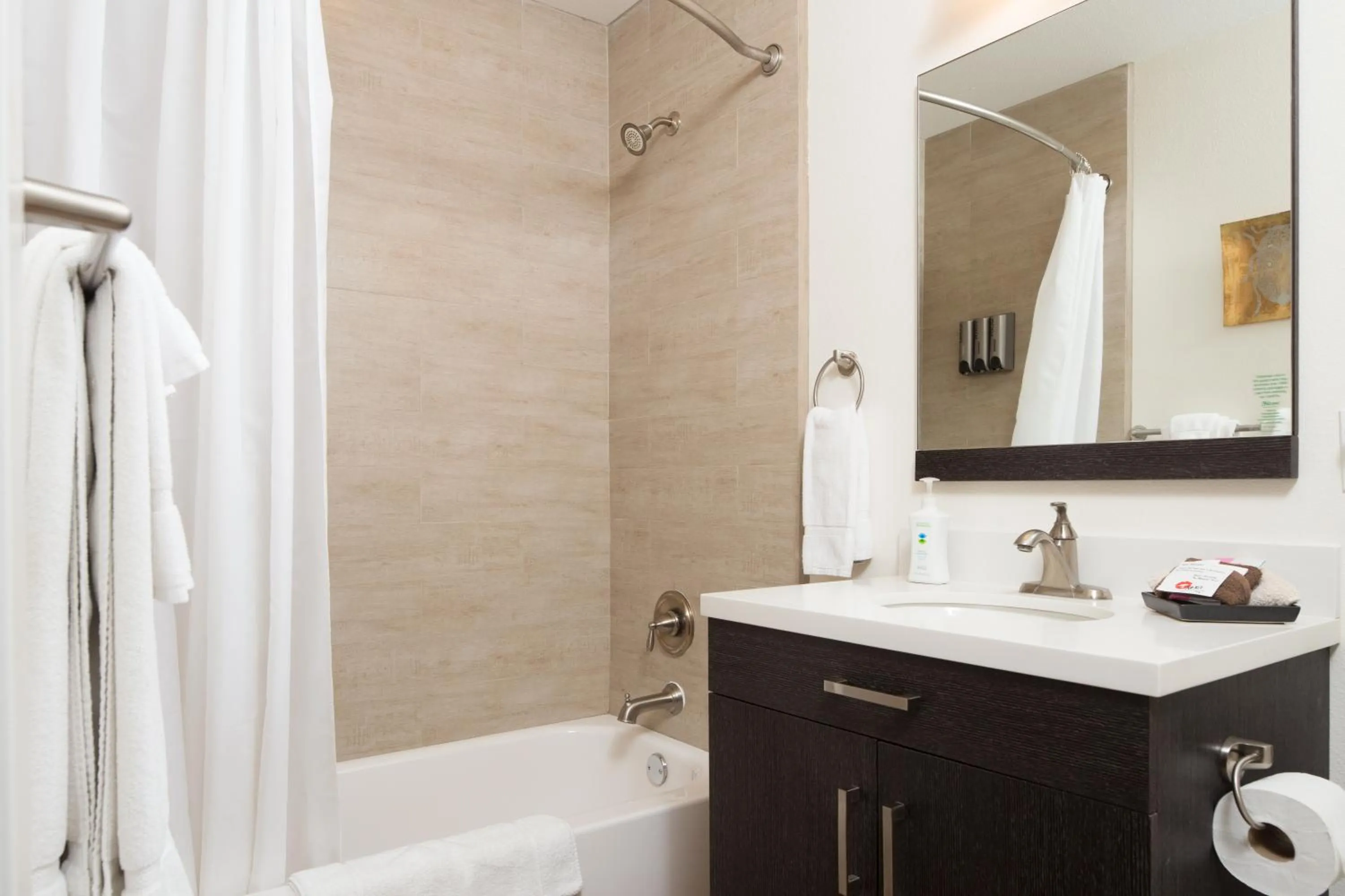 Shower in Hotel Flora and Fauna