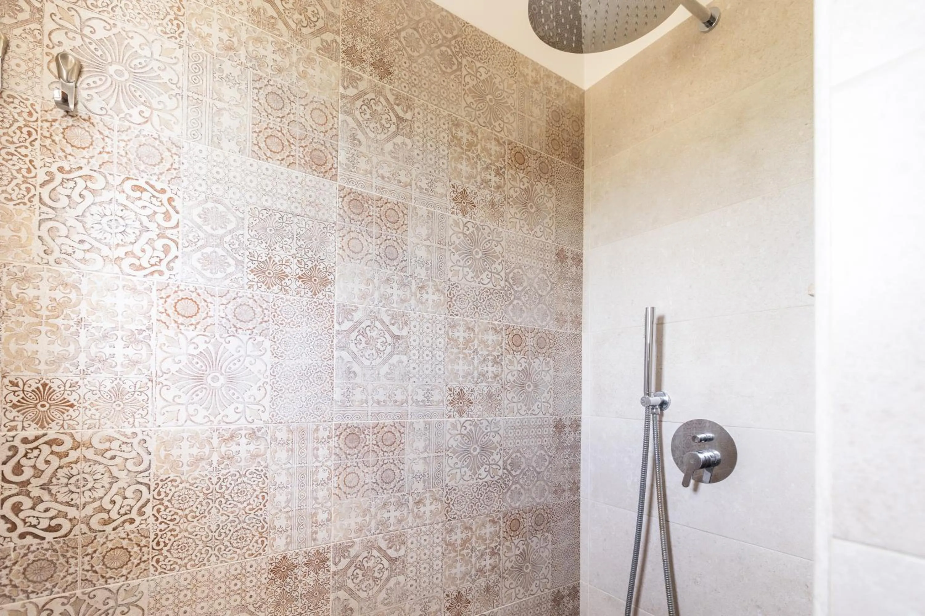 Shower in Villavesta Bed And Breakfast