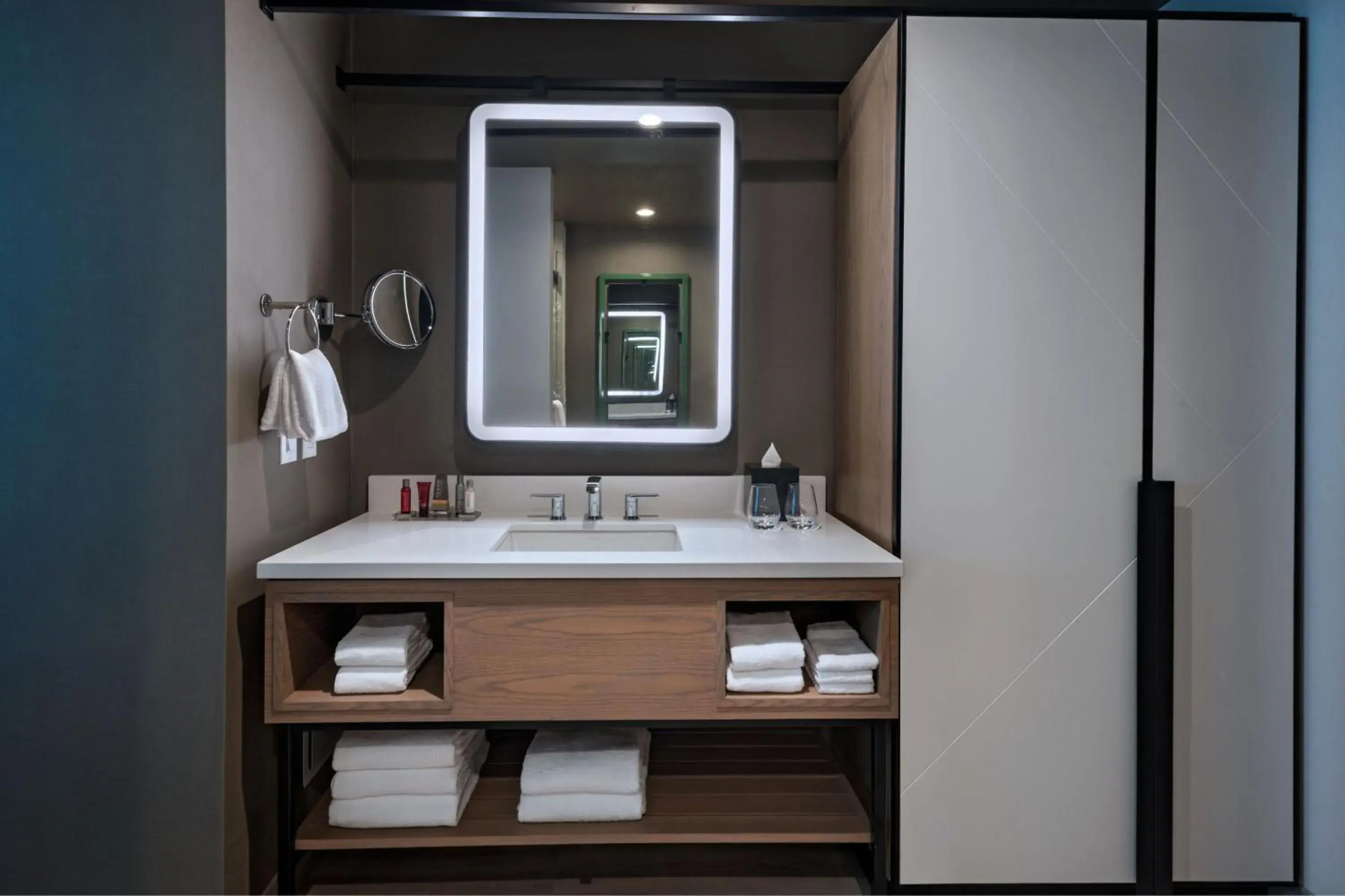 Queen Room with Two Queen Beds and Adapted Tub - Mobility Accessible in Austin Marriott Downtown Queen Room with Two Queen Beds and Adapted Tub - Mobility Accessible in Austin Marriott Downtown