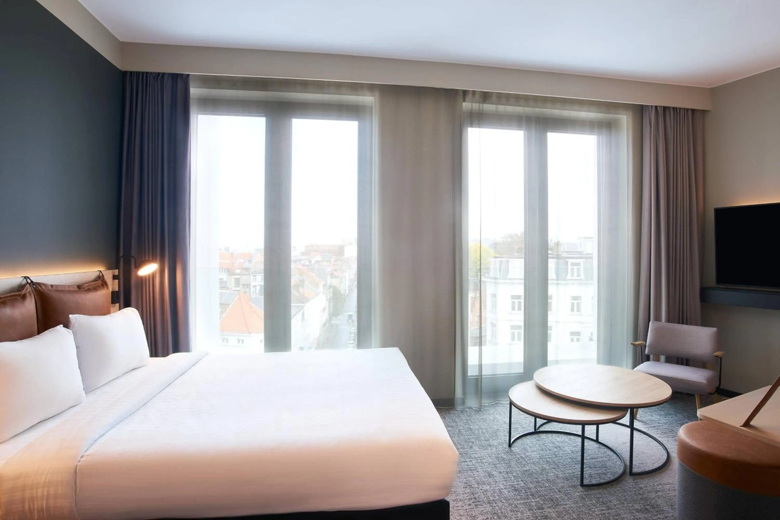 Photo of the whole room, Bed in Moxy Brussels City Center