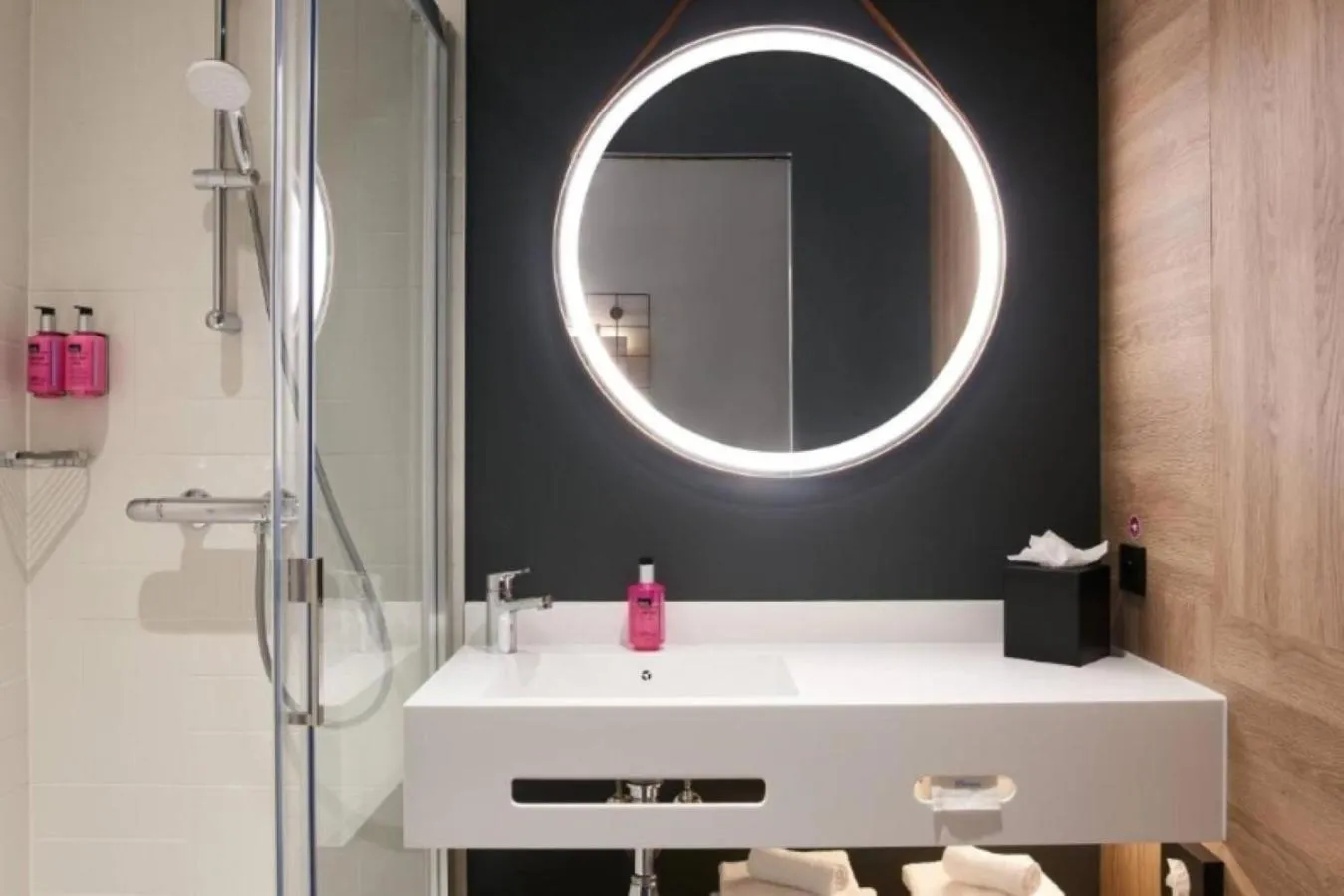 Bathroom in Moxy Brussels City Center