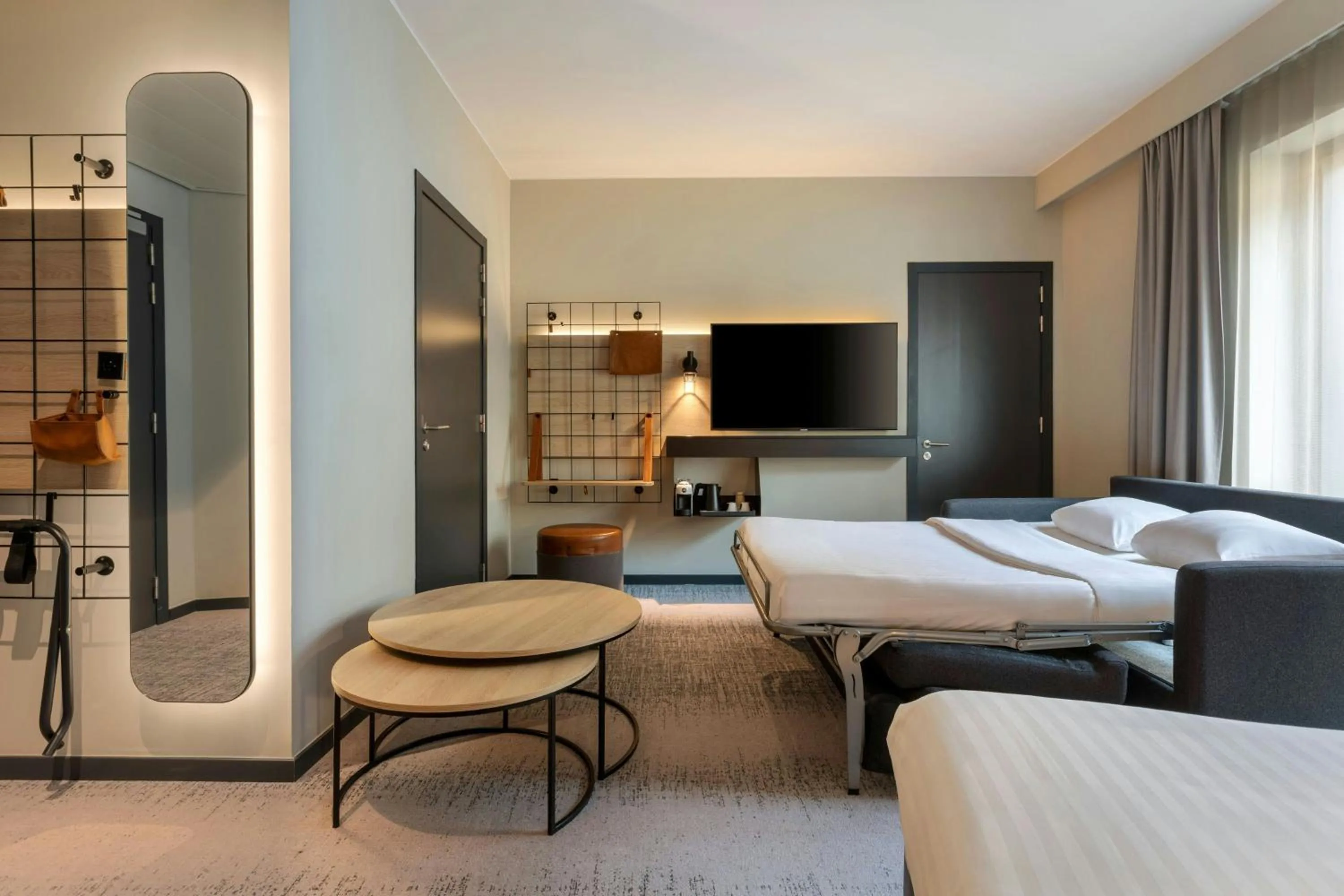 Photo of the whole room, Bed in Moxy Brussels City Center