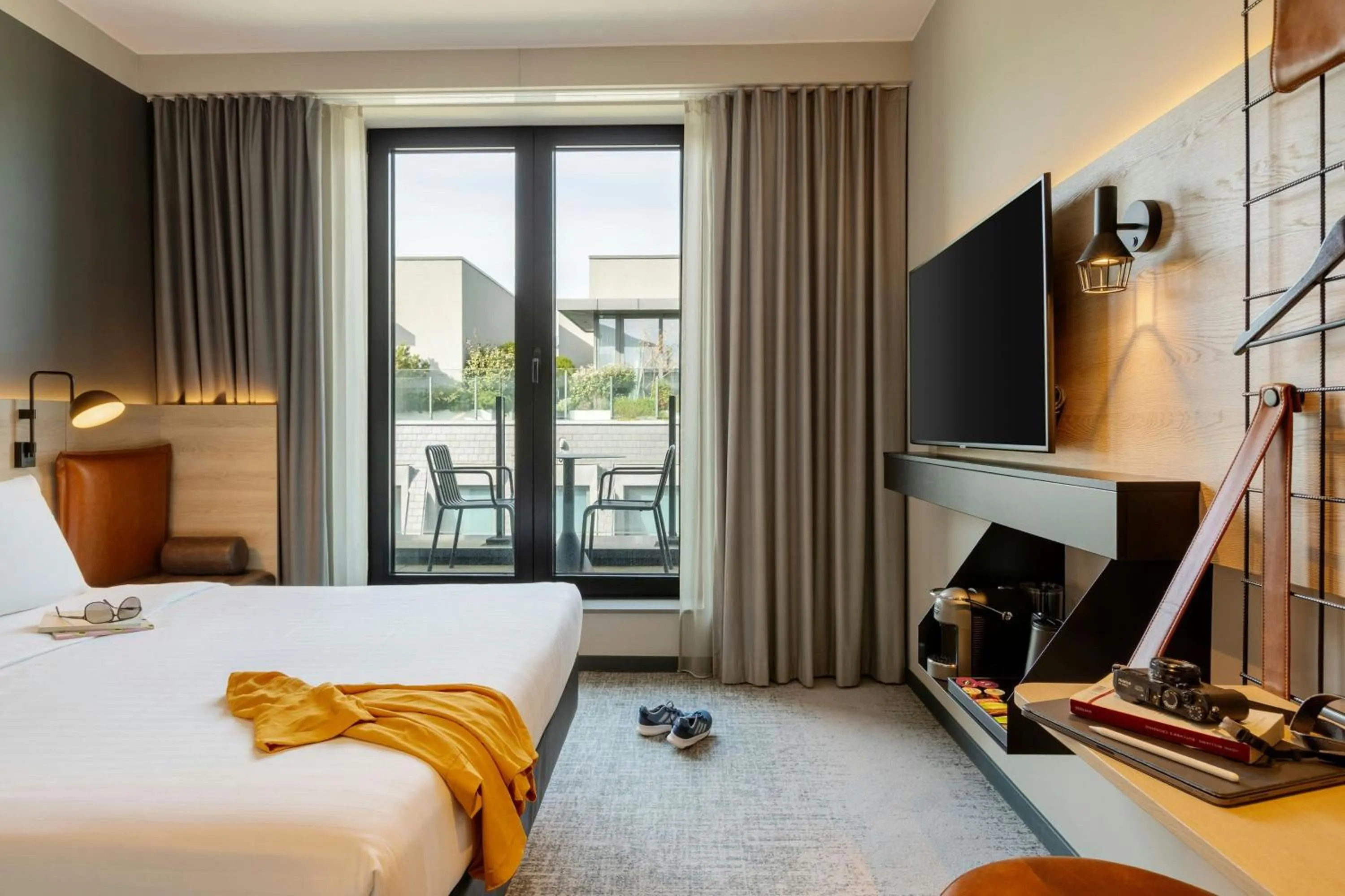 Photo of the whole room, Bed in Moxy Brussels City Center