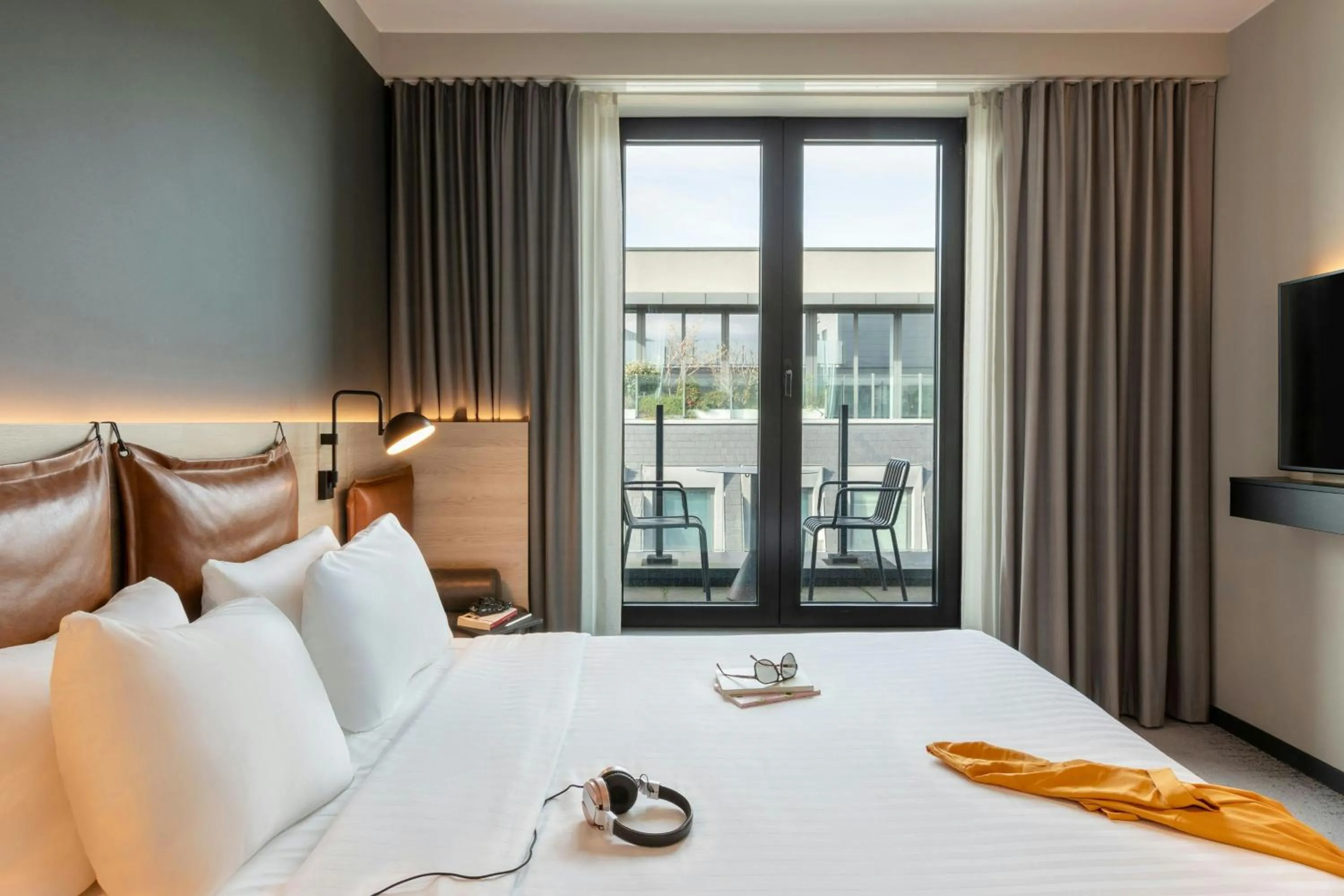 Photo of the whole room, Bed in Moxy Brussels City Center