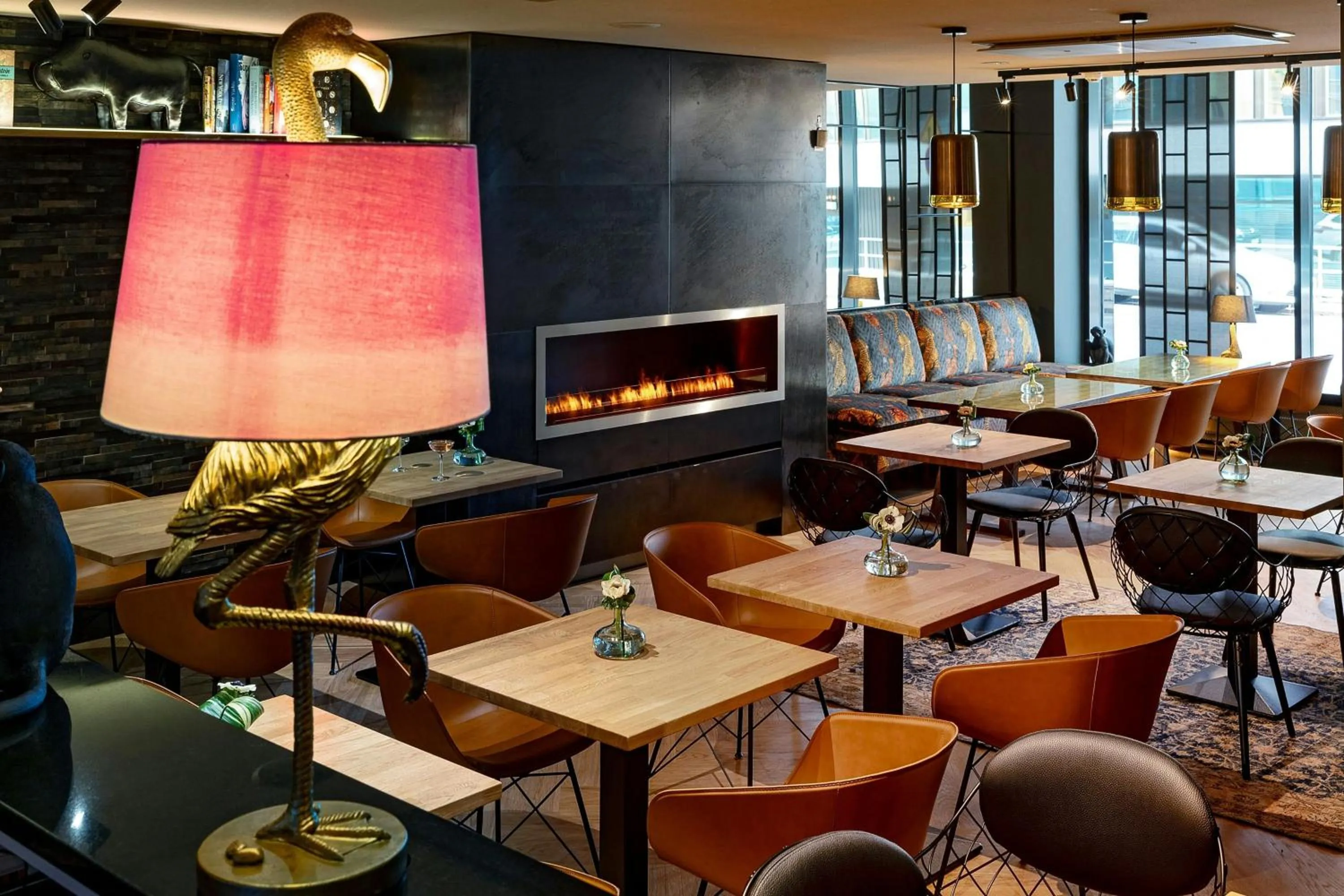 Restaurant/places to eat in Hotel U14, Autograph Collection