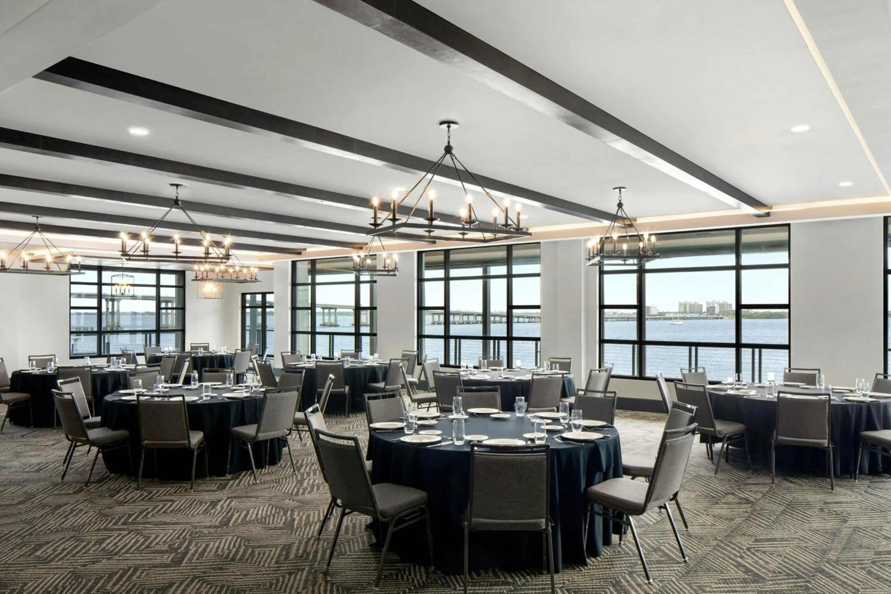 Lounge or bar in Luminary Hotel & Co., Autograph Collection