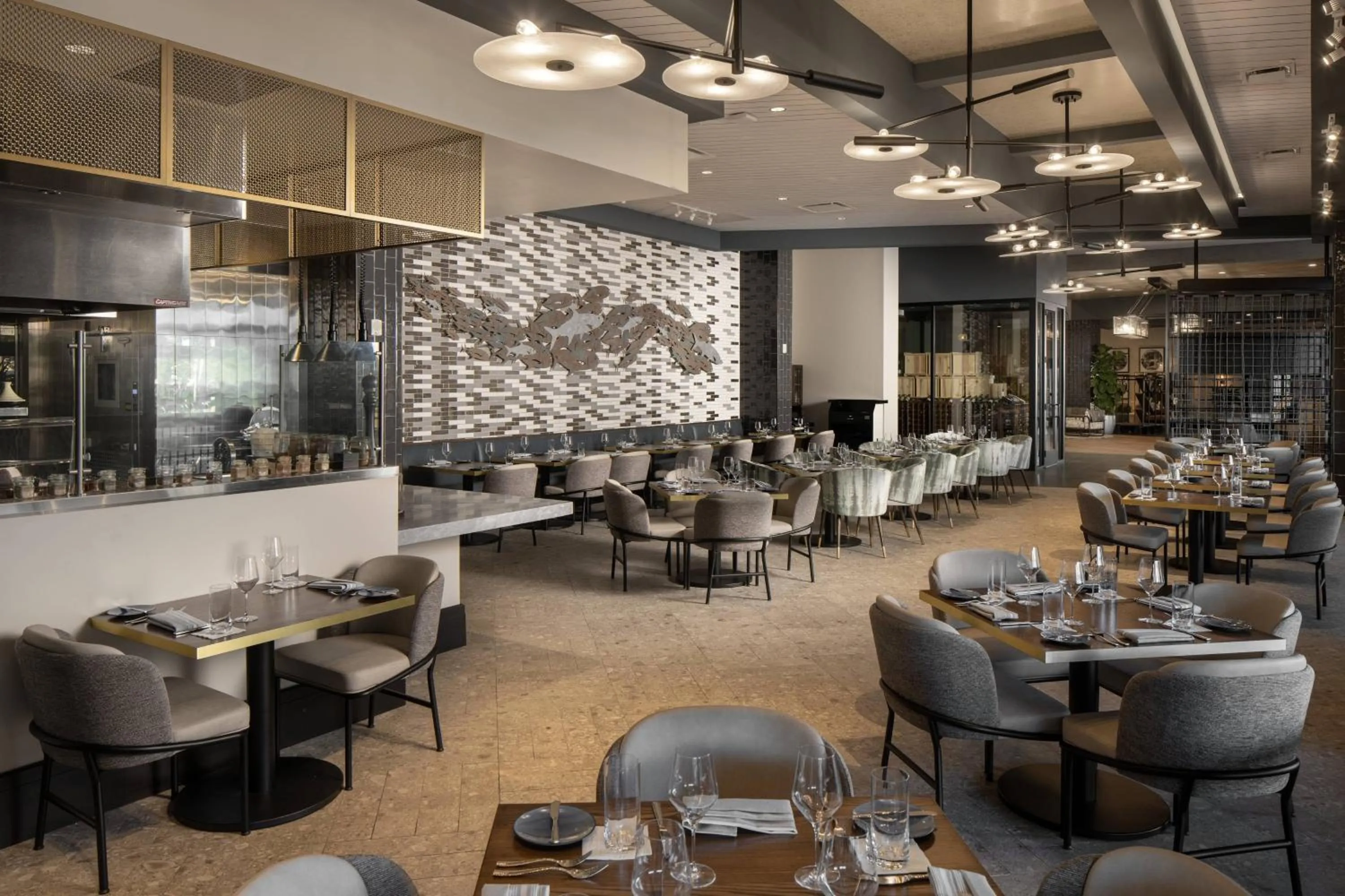 Restaurant/places to eat in Luminary Hotel & Co., Autograph Collection