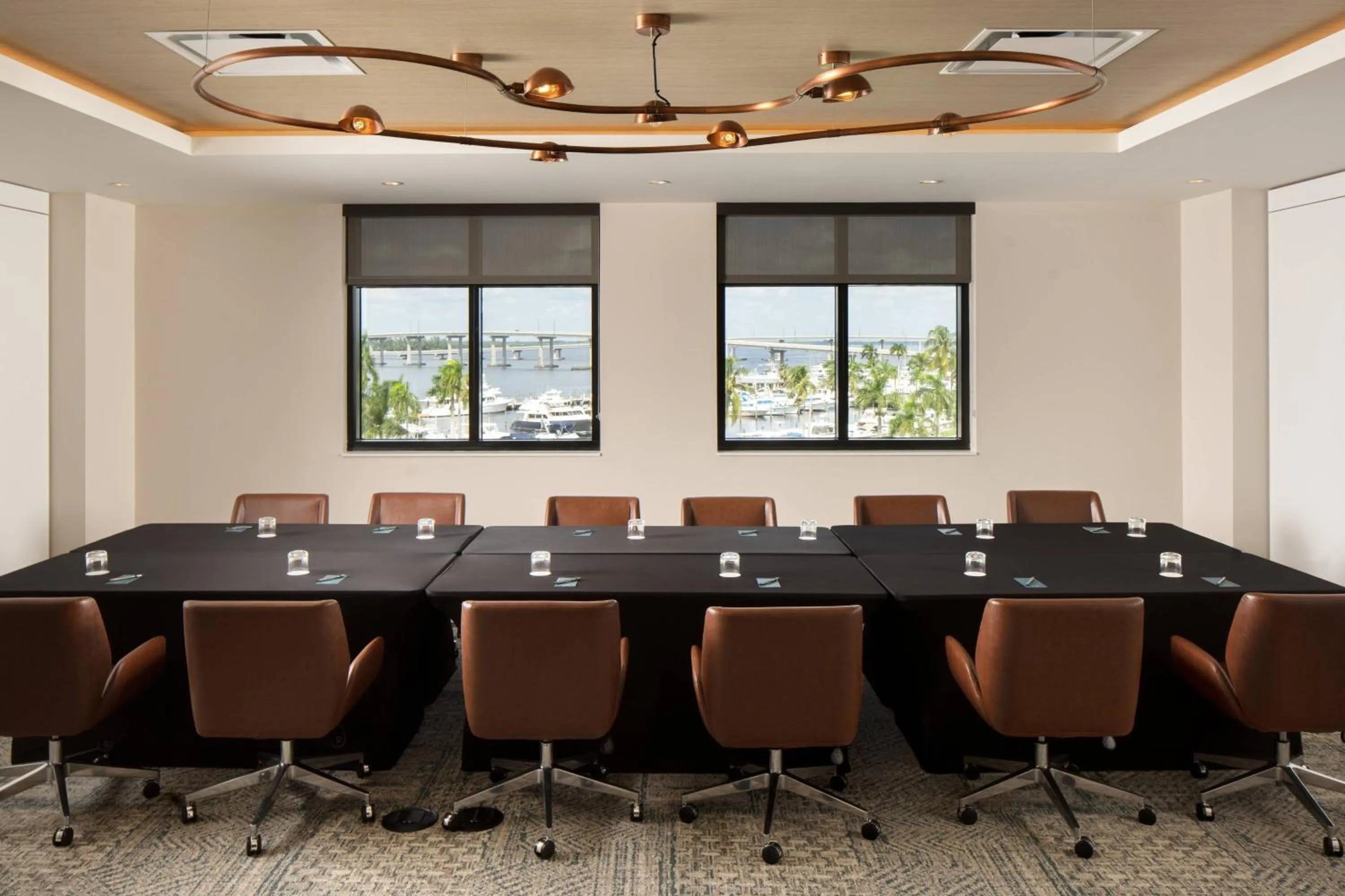 Meeting/conference room in Luminary Hotel & Co., Autograph Collection