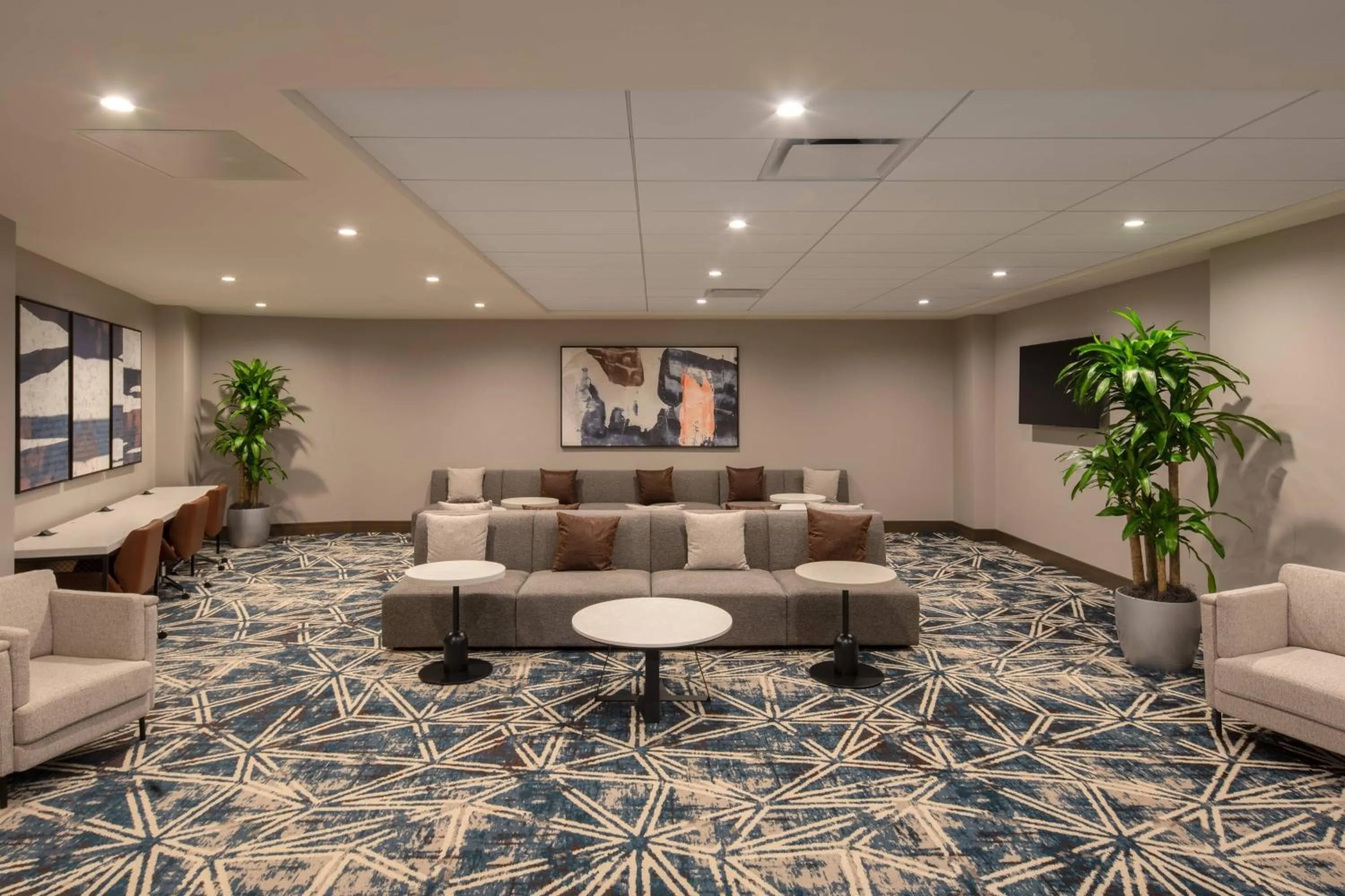 Meeting/conference room in Luminary Hotel & Co., Autograph Collection