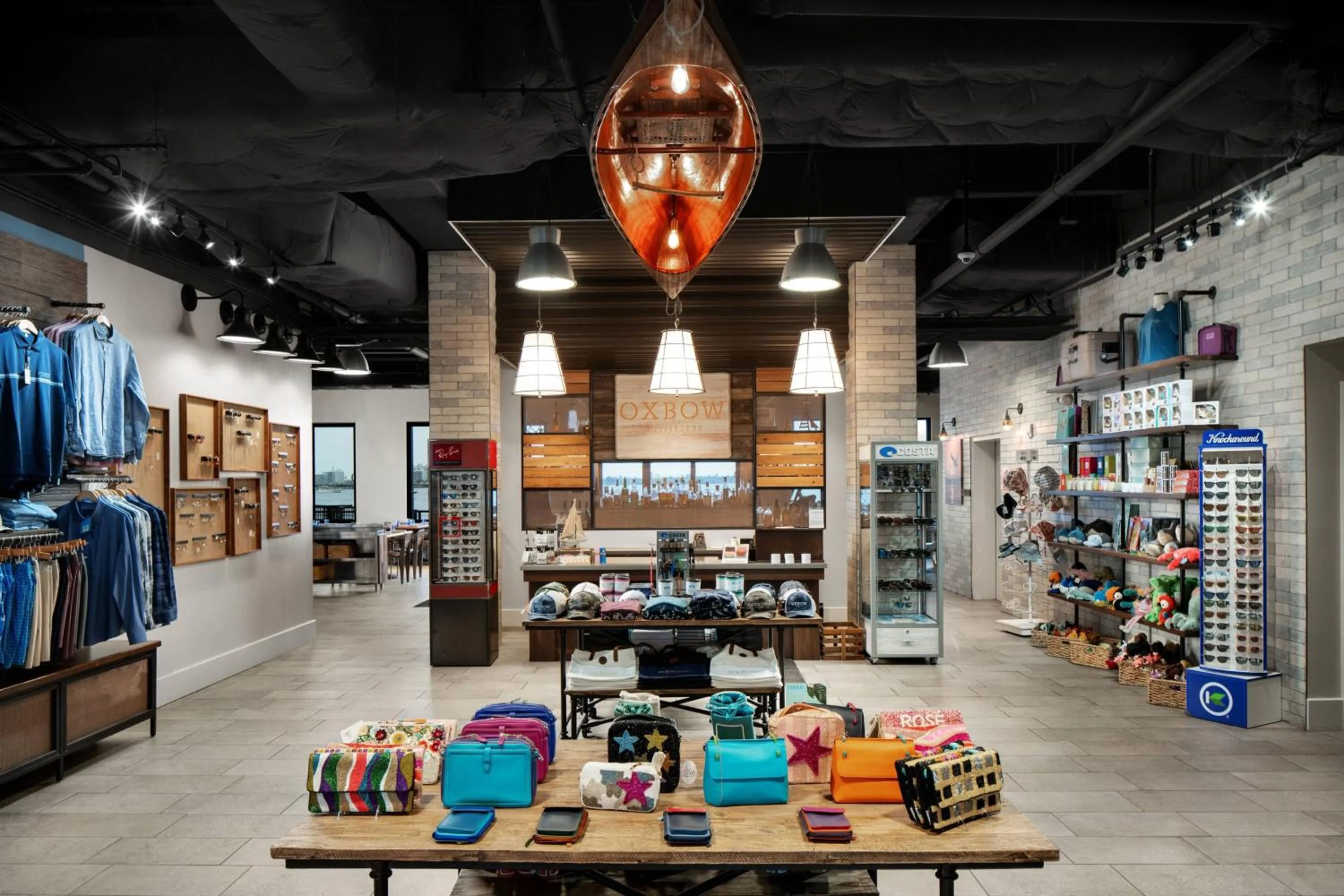 Lounge or bar in Luminary Hotel & Co., Autograph Collection