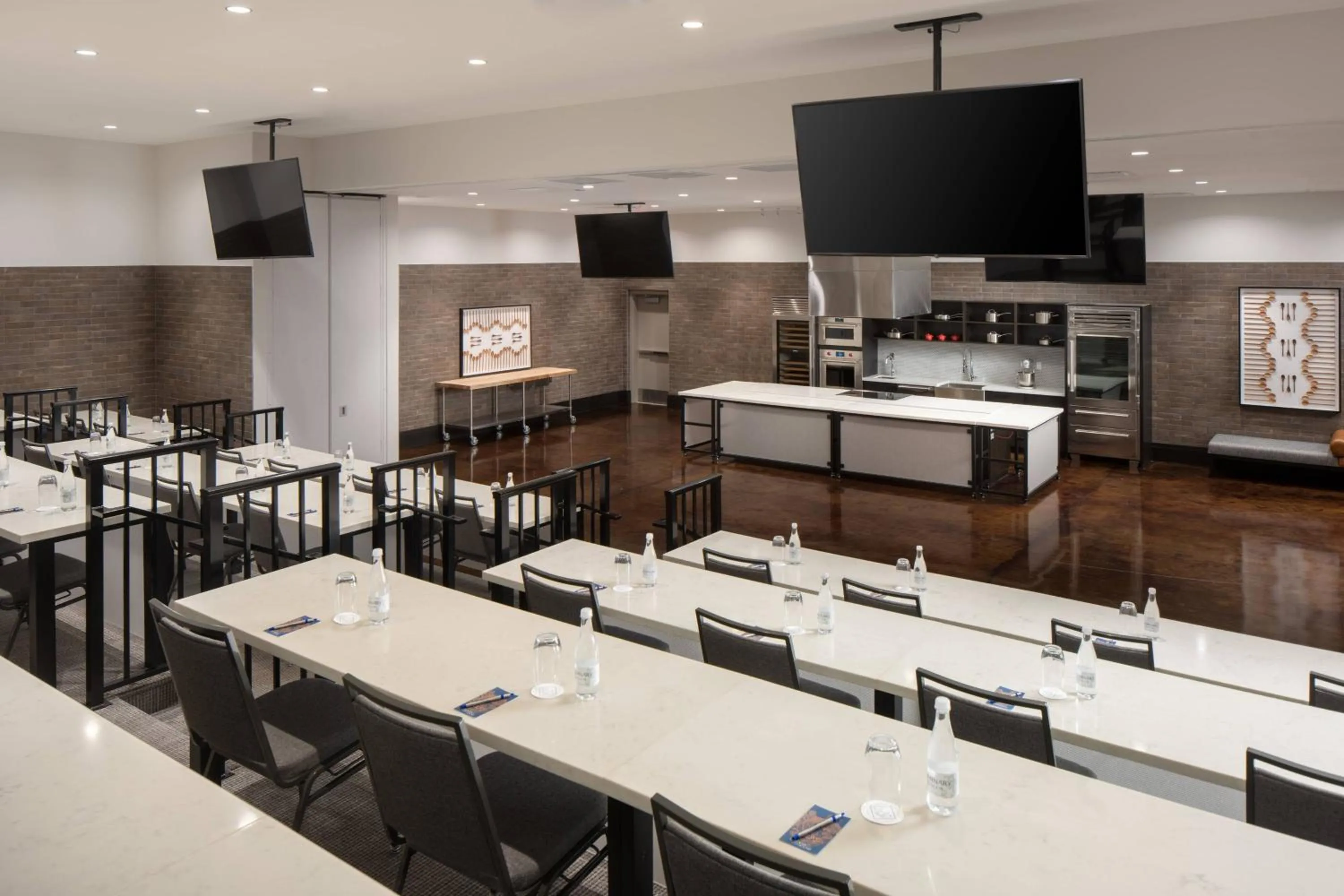 Meeting/conference room in Luminary Hotel & Co., Autograph Collection