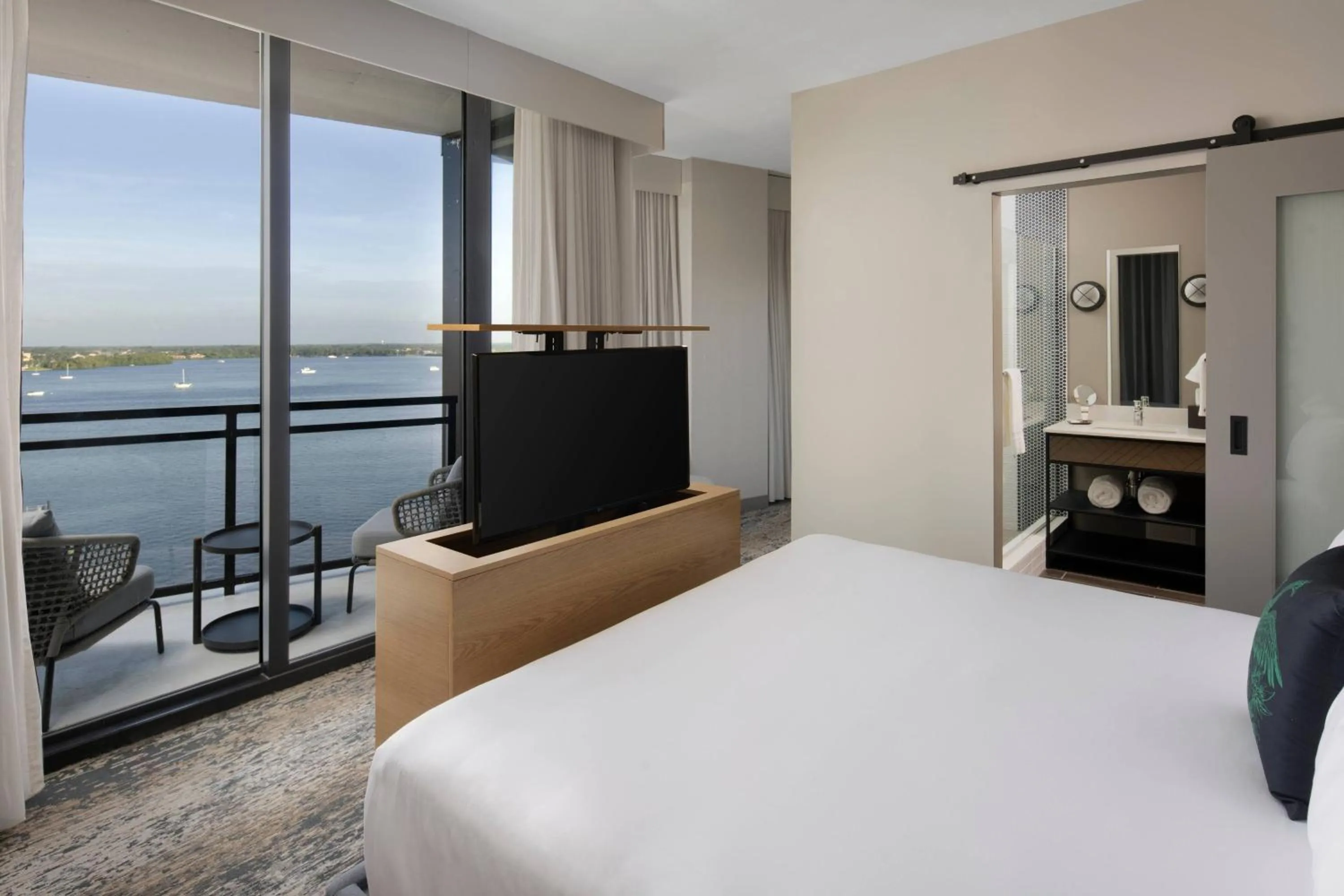 Bedroom, Bed in Luminary Hotel & Co., Autograph Collection