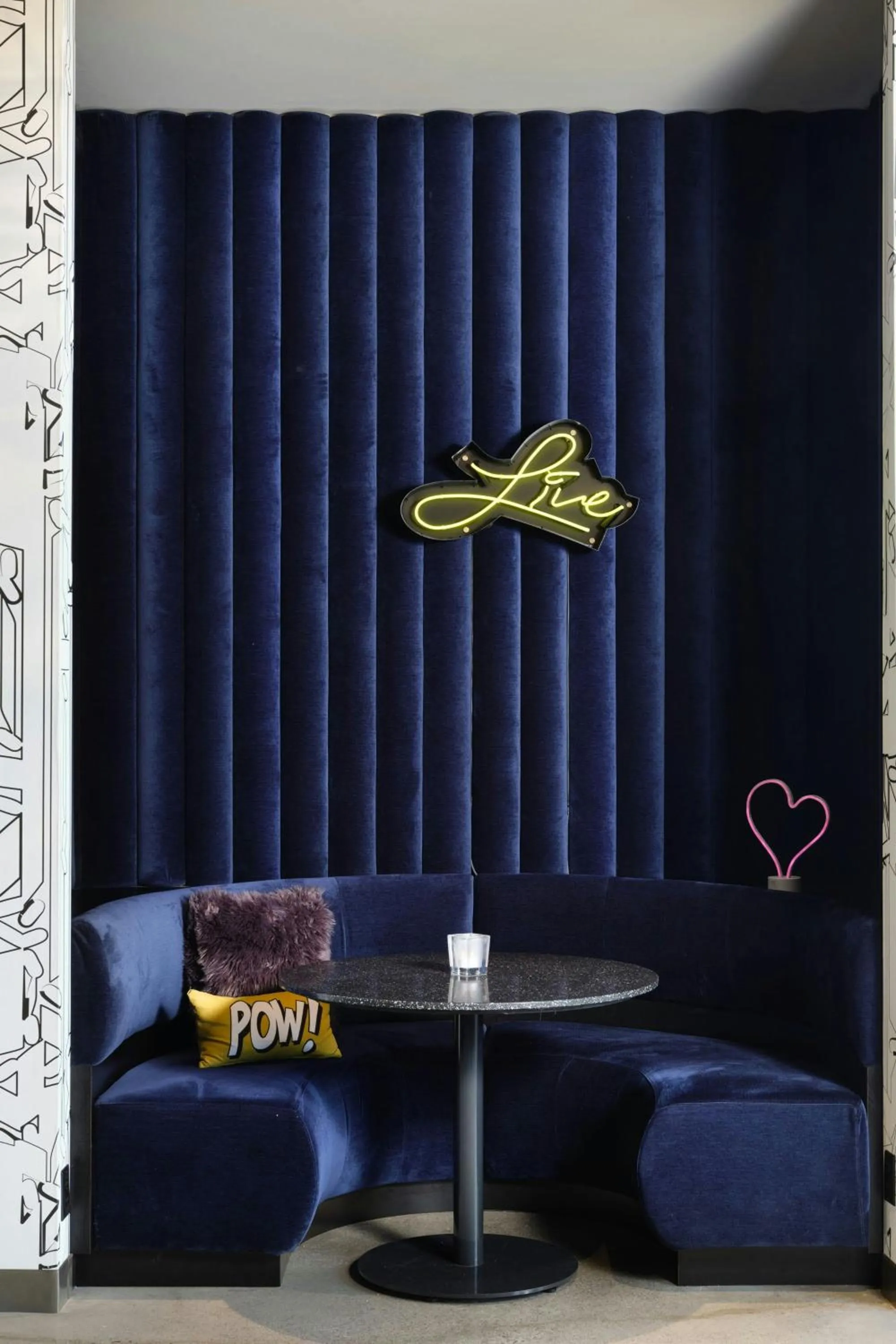 Lounge or bar in Aloft Knoxville West