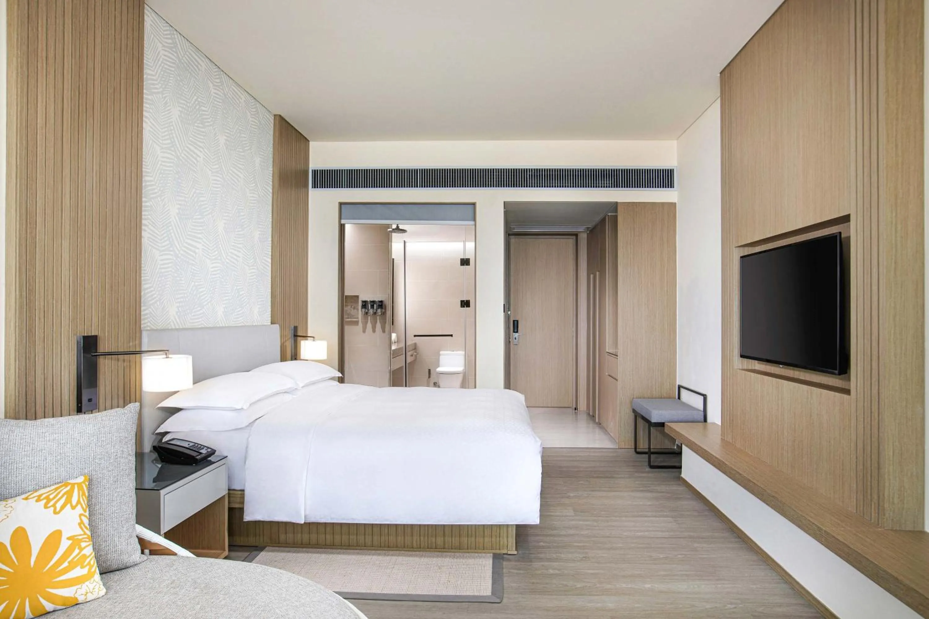 Photo of the whole room, Bed in Four Points by Sheraton Wuchuan, Loong Bay