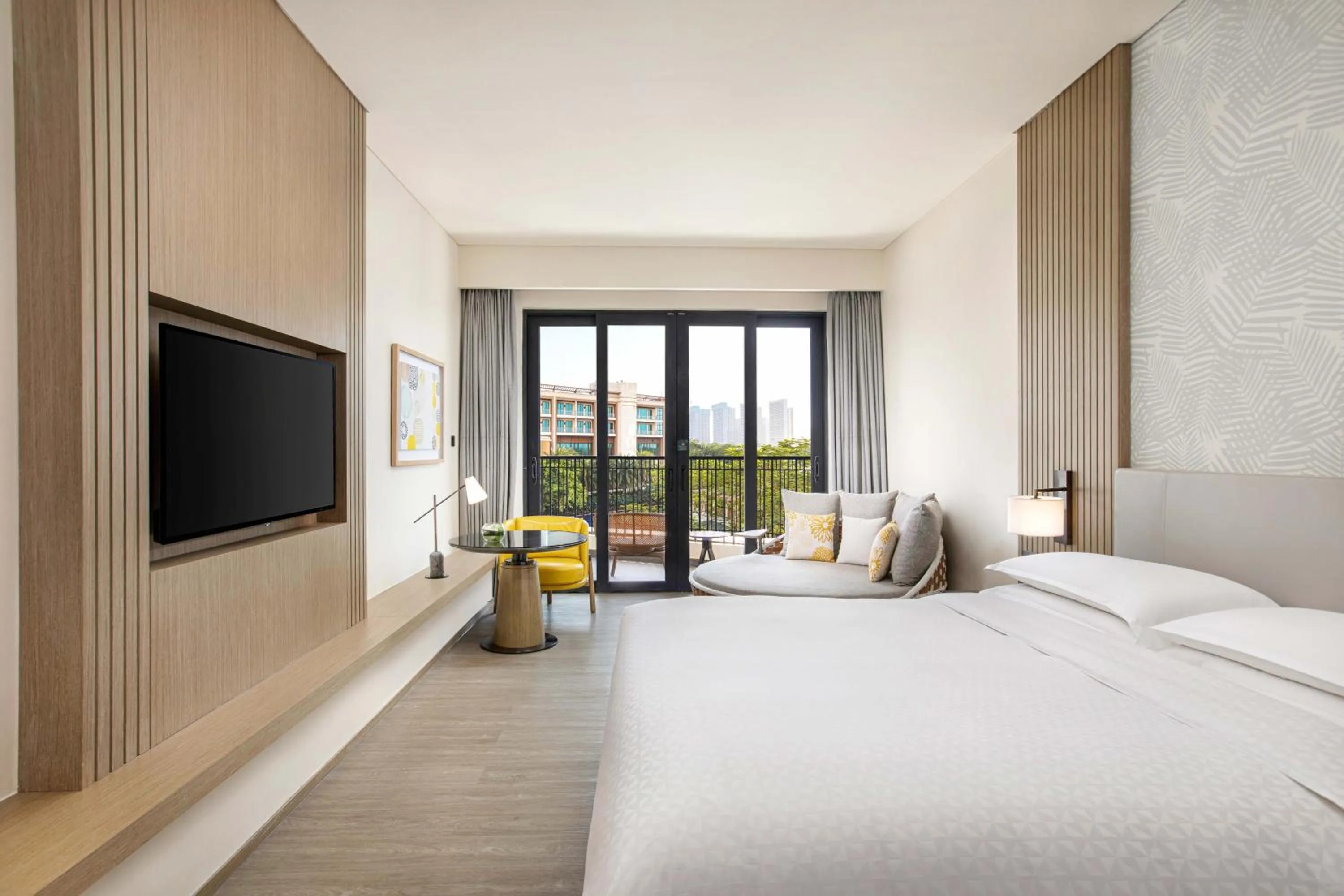 Photo of the whole room, Bed in Four Points by Sheraton Wuchuan, Loong Bay