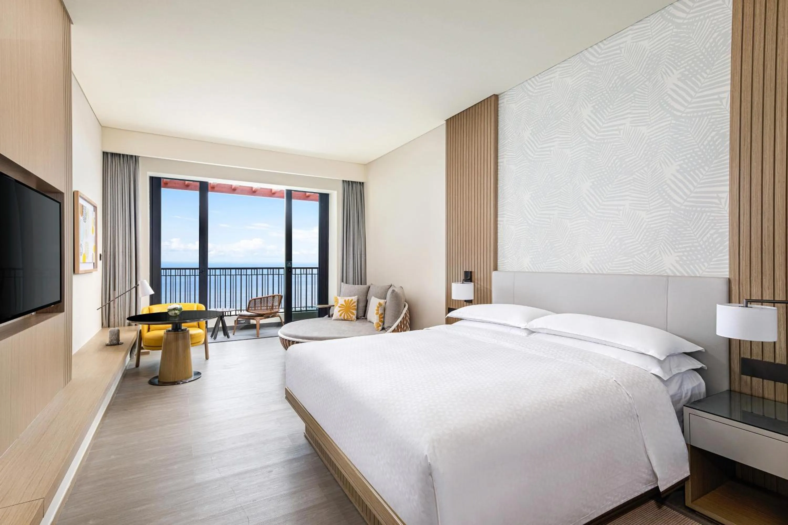 Photo of the whole room, Bed in Four Points by Sheraton Wuchuan, Loong Bay