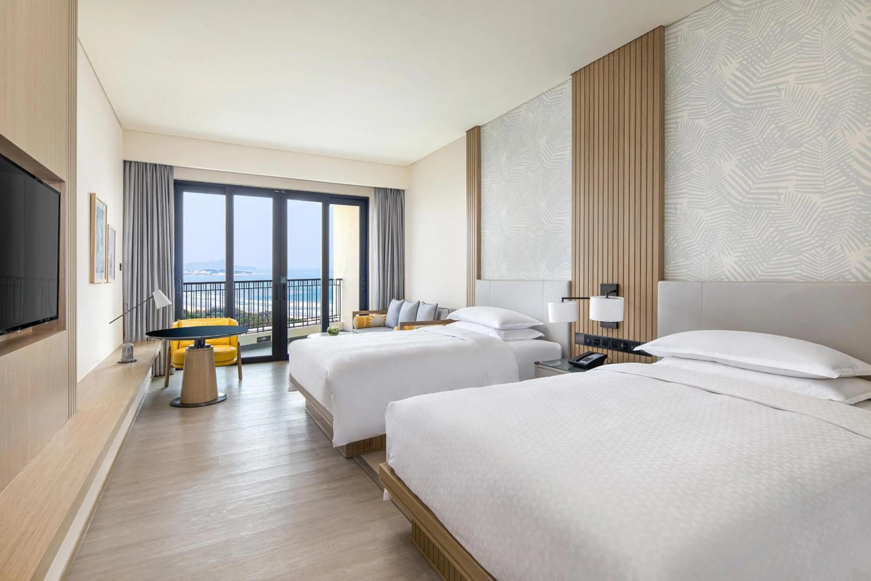 Photo of the whole room, Bed in Four Points by Sheraton Wuchuan, Loong Bay