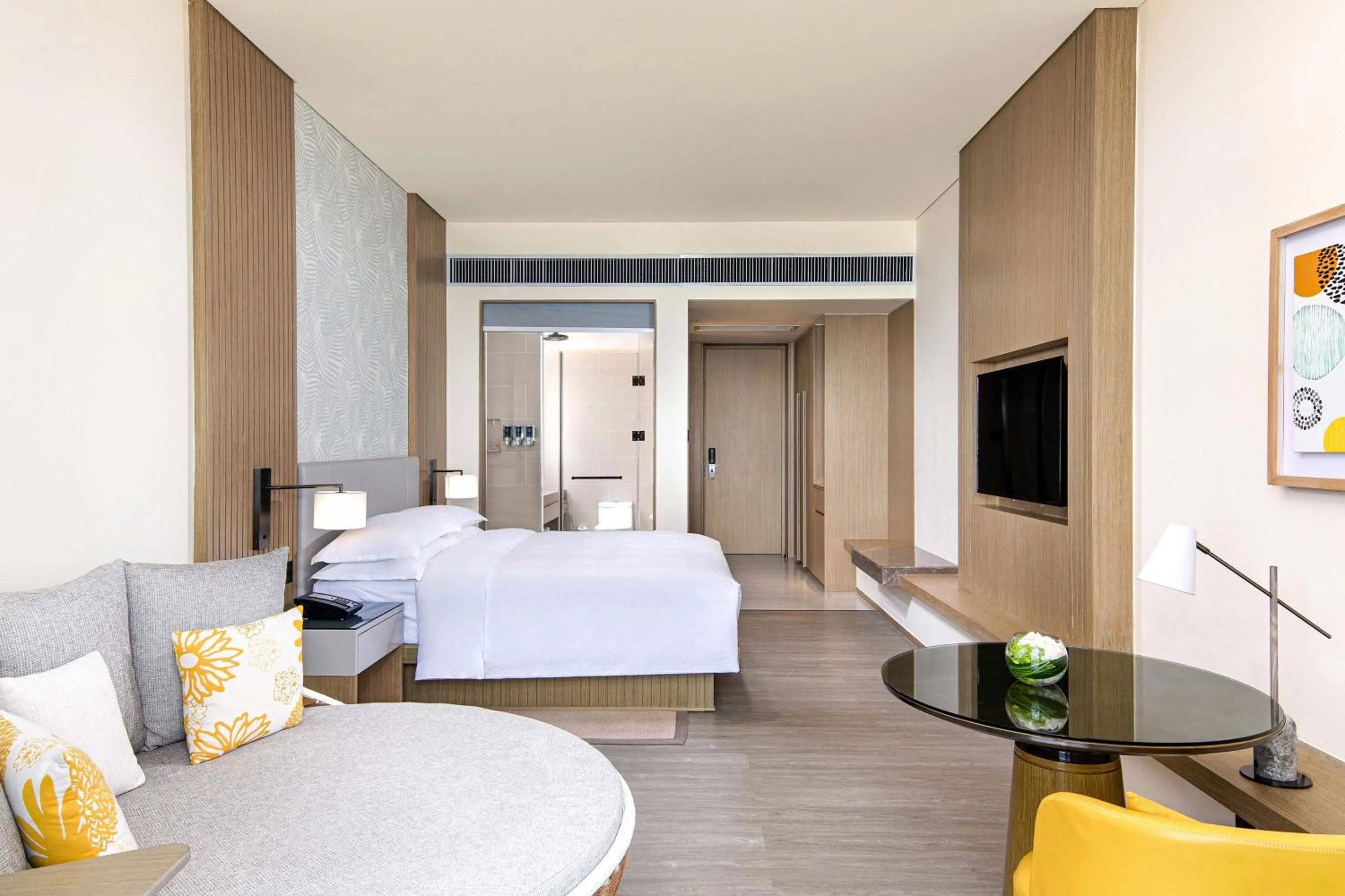 Photo of the whole room, Bed in Four Points by Sheraton Wuchuan, Loong Bay