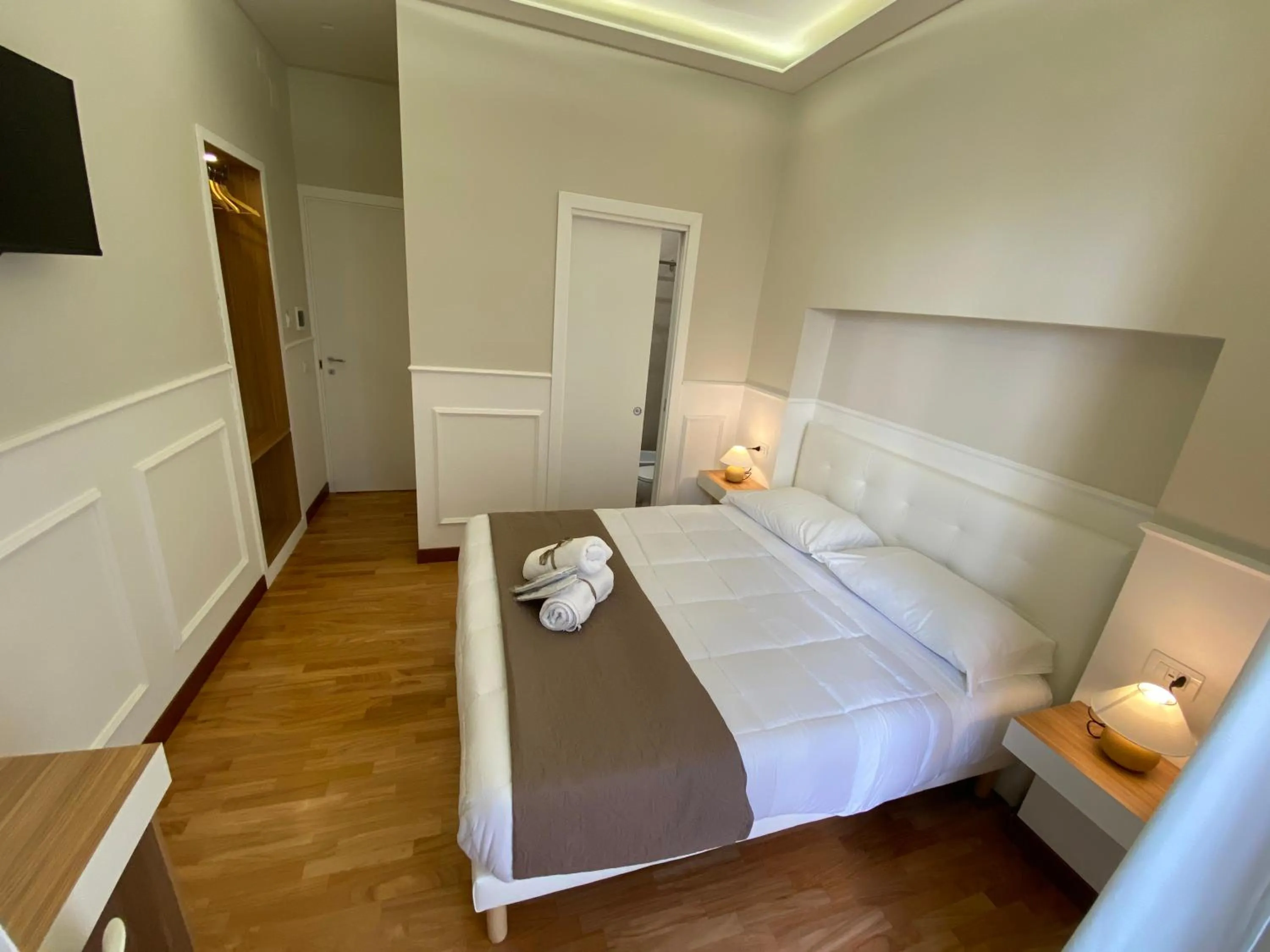 Photo of the whole room, Bed in MAMO al Museo