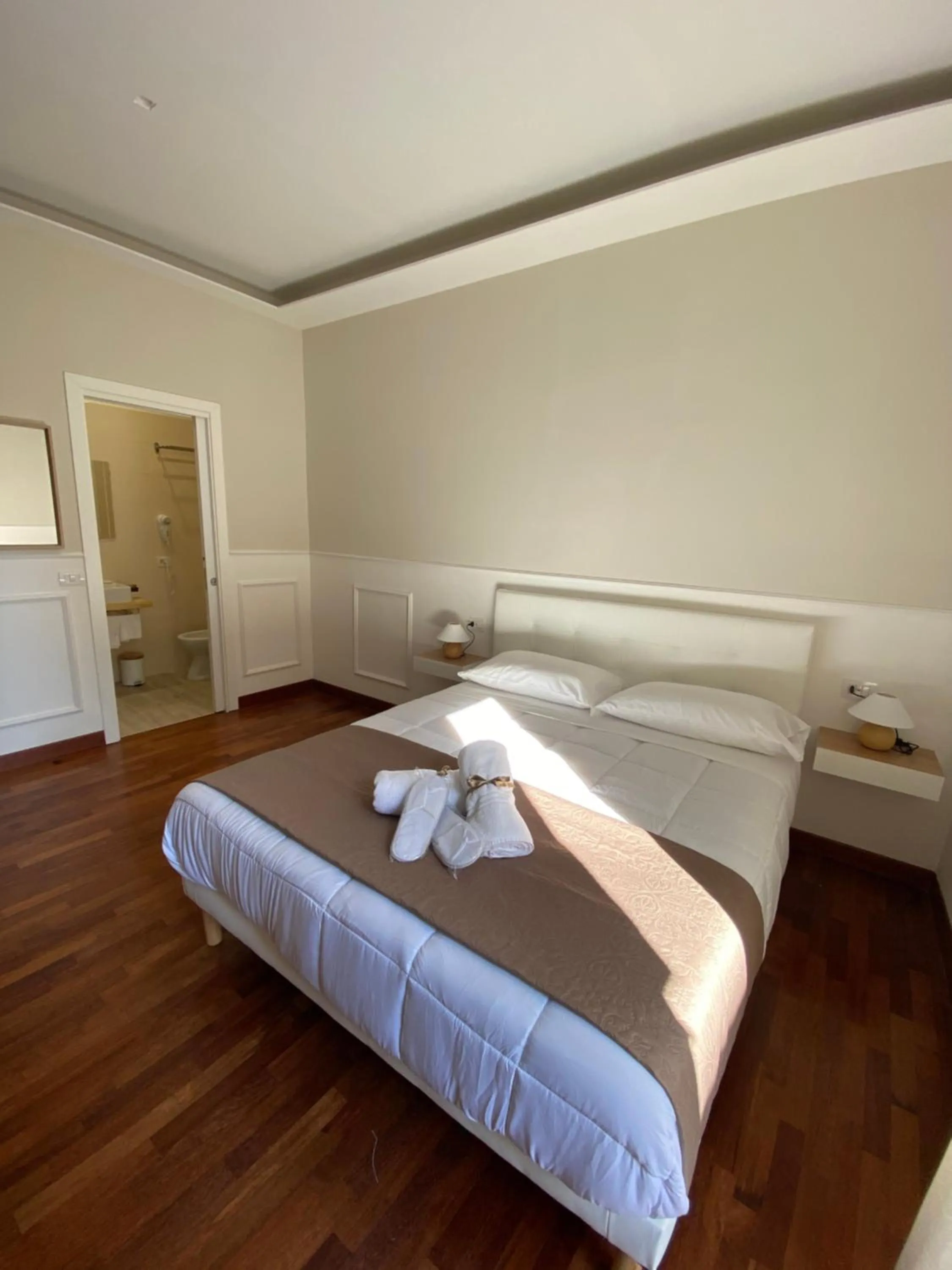 Photo of the whole room, Bed in MAMO al Museo