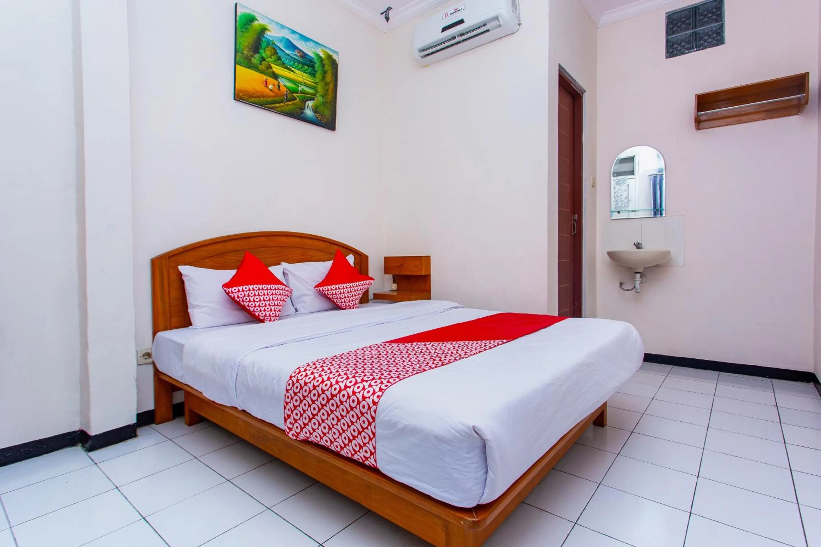 Standard Double Room in Hotel Karangsalam Indah Near Stasiun Purwokerto Mitra RedDoorz
