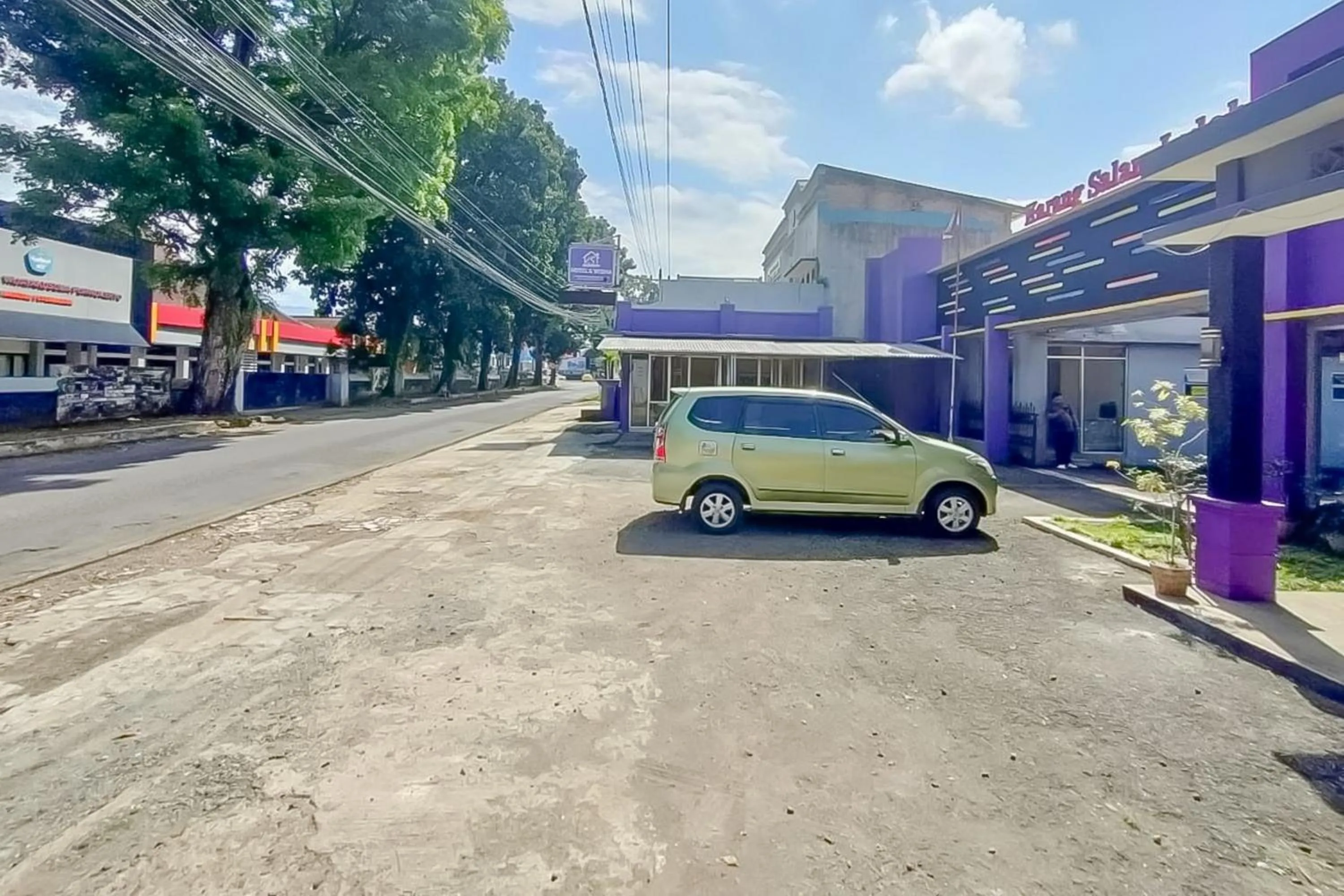 Parking in Hotel Karangsalam Indah Near Stasiun Purwokerto Mitra RedDoorz