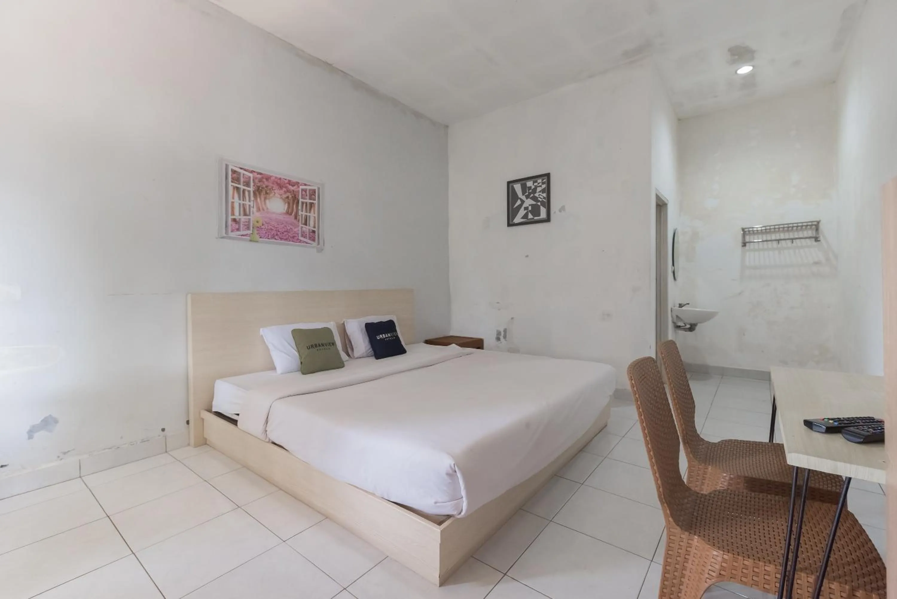 Bedroom, Bed in Urbanview Hotel D'Pineapple Villa Ciater by RedDoorz