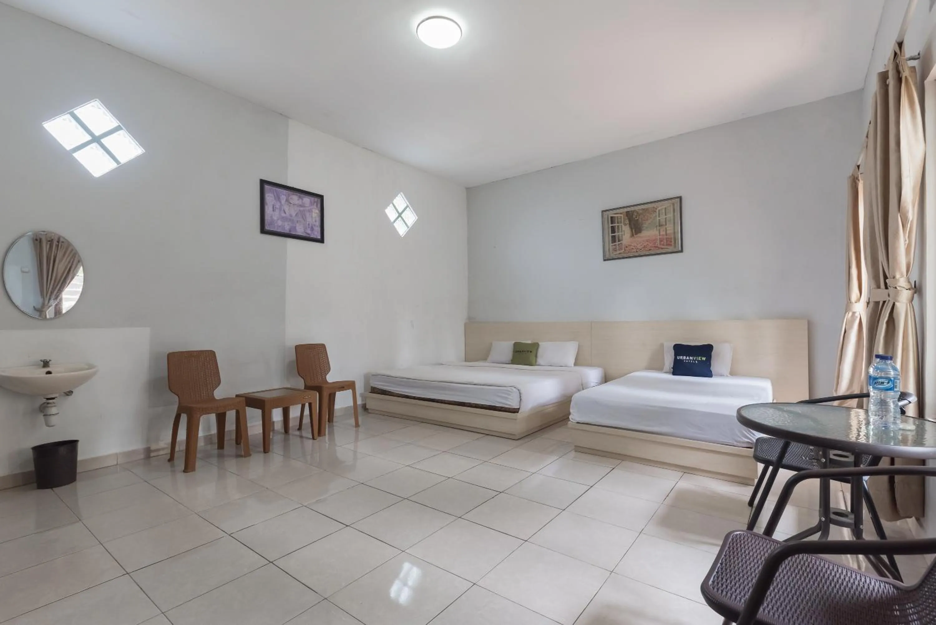 Bedroom, Bed in Urbanview Hotel D'Pineapple Villa Ciater by RedDoorz