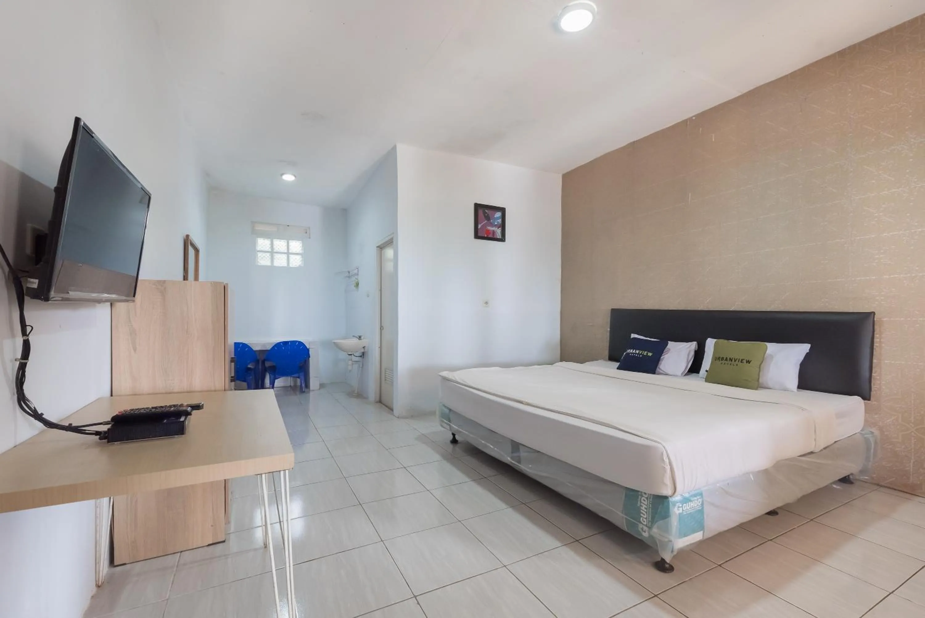 Bedroom, Bed in Urbanview Hotel D'Pineapple Villa Ciater by RedDoorz