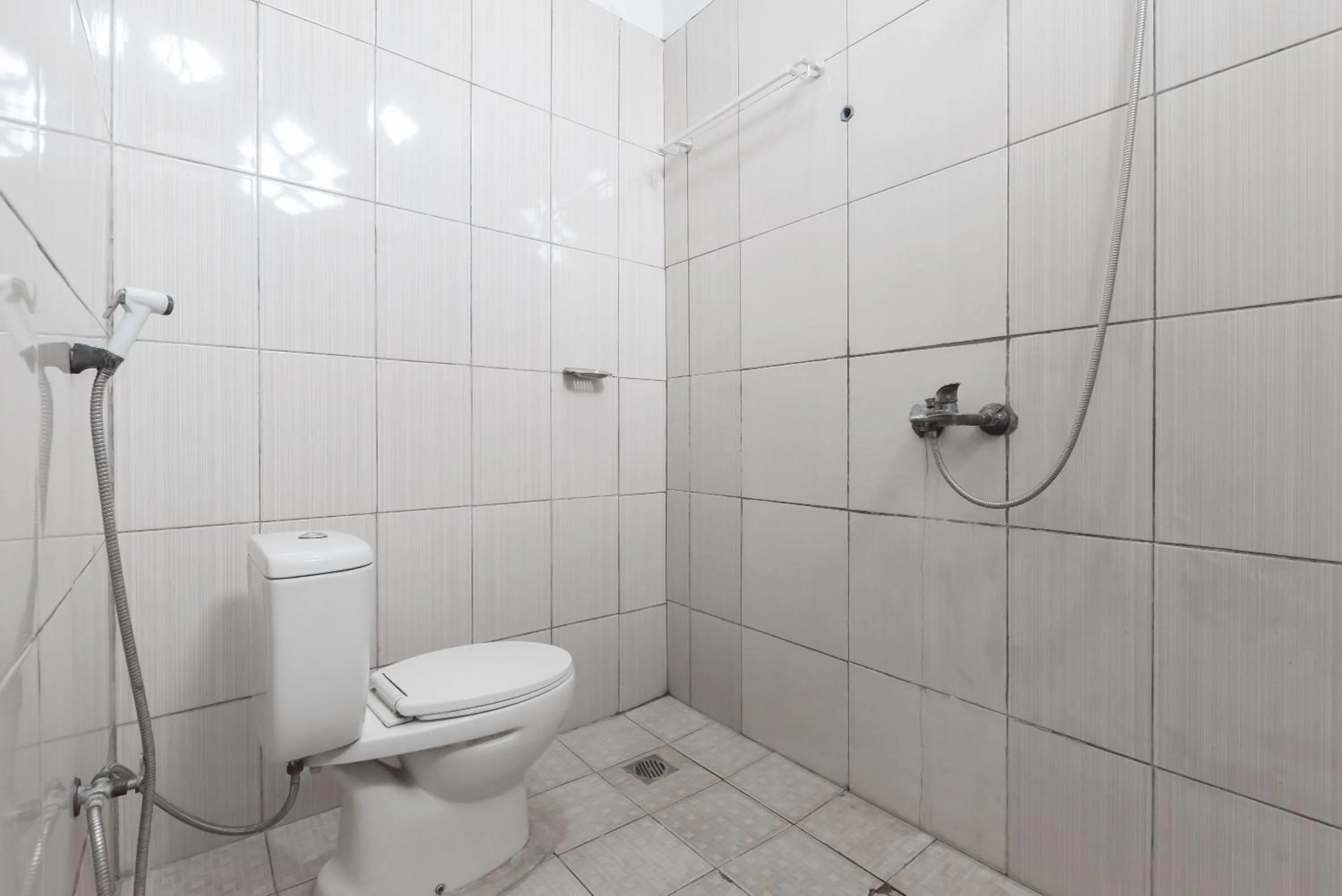 Bathroom in Urbanview Hotel D'Pineapple Villa Ciater by RedDoorz