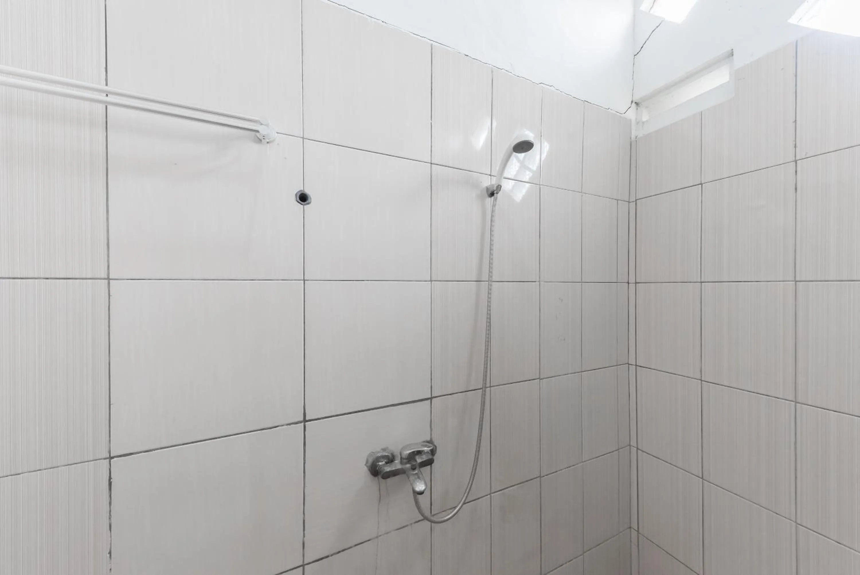 Bathroom in Urbanview Hotel D'Pineapple Villa Ciater by RedDoorz