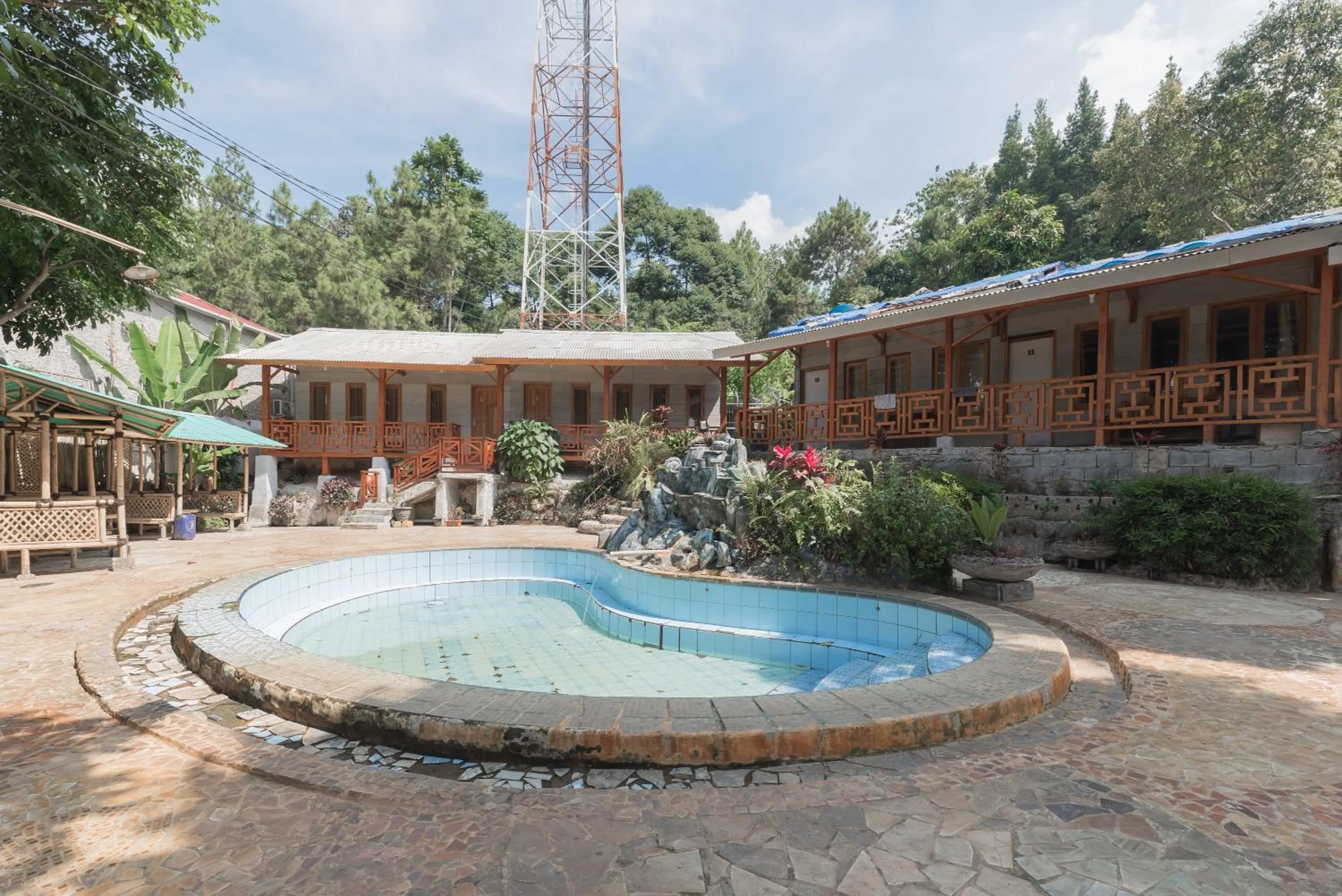 Property building in Urbanview Hotel D'Pineapple Villa Ciater by RedDoorz