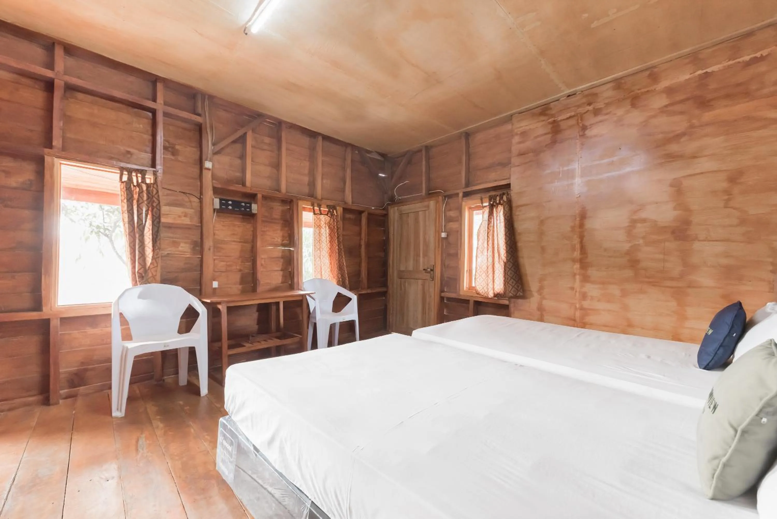 Bedroom, Bed in Urbanview Hotel D'Pineapple Villa Ciater by RedDoorz