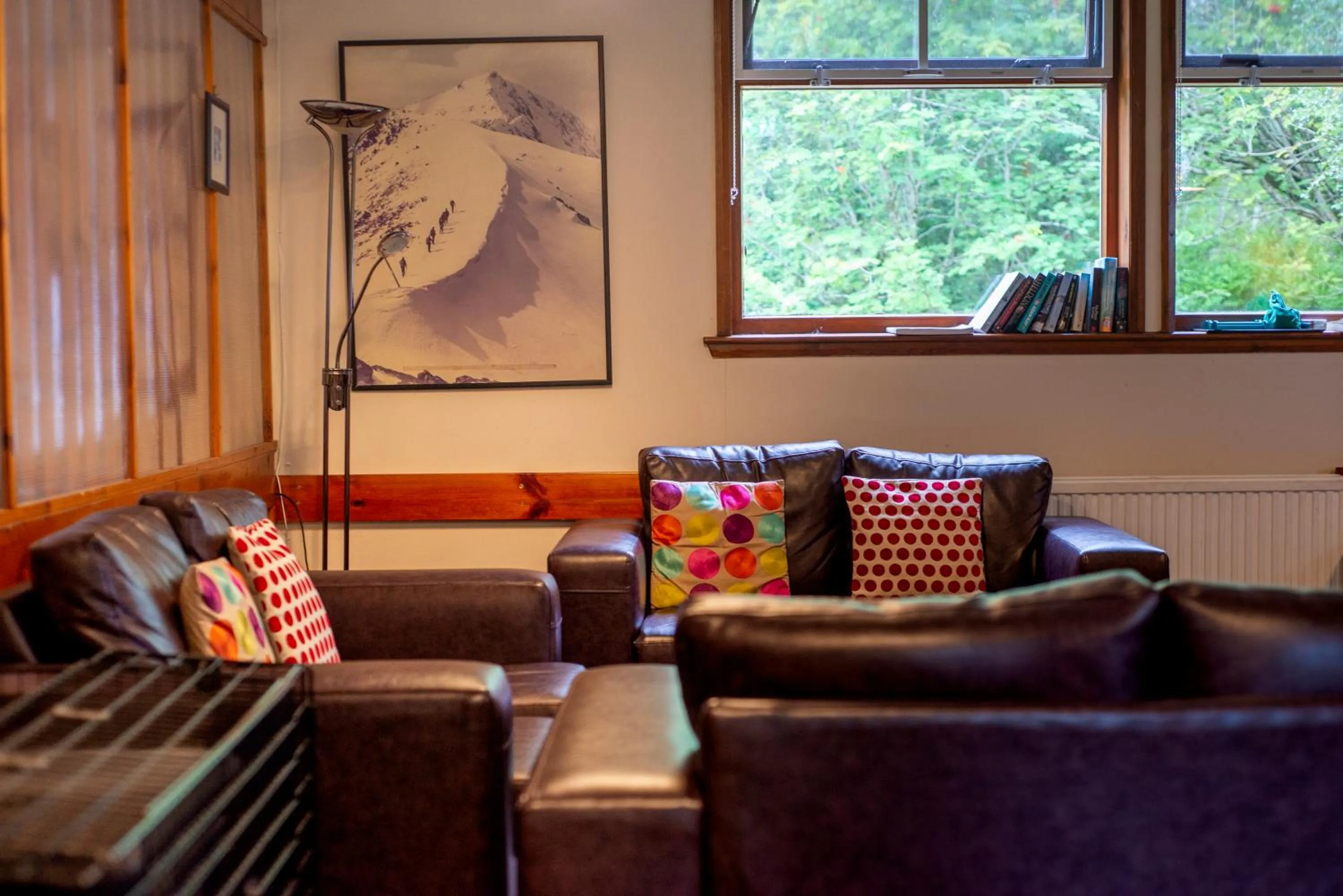 Communal lounge/ TV room in Crianlarich Youth Hostel