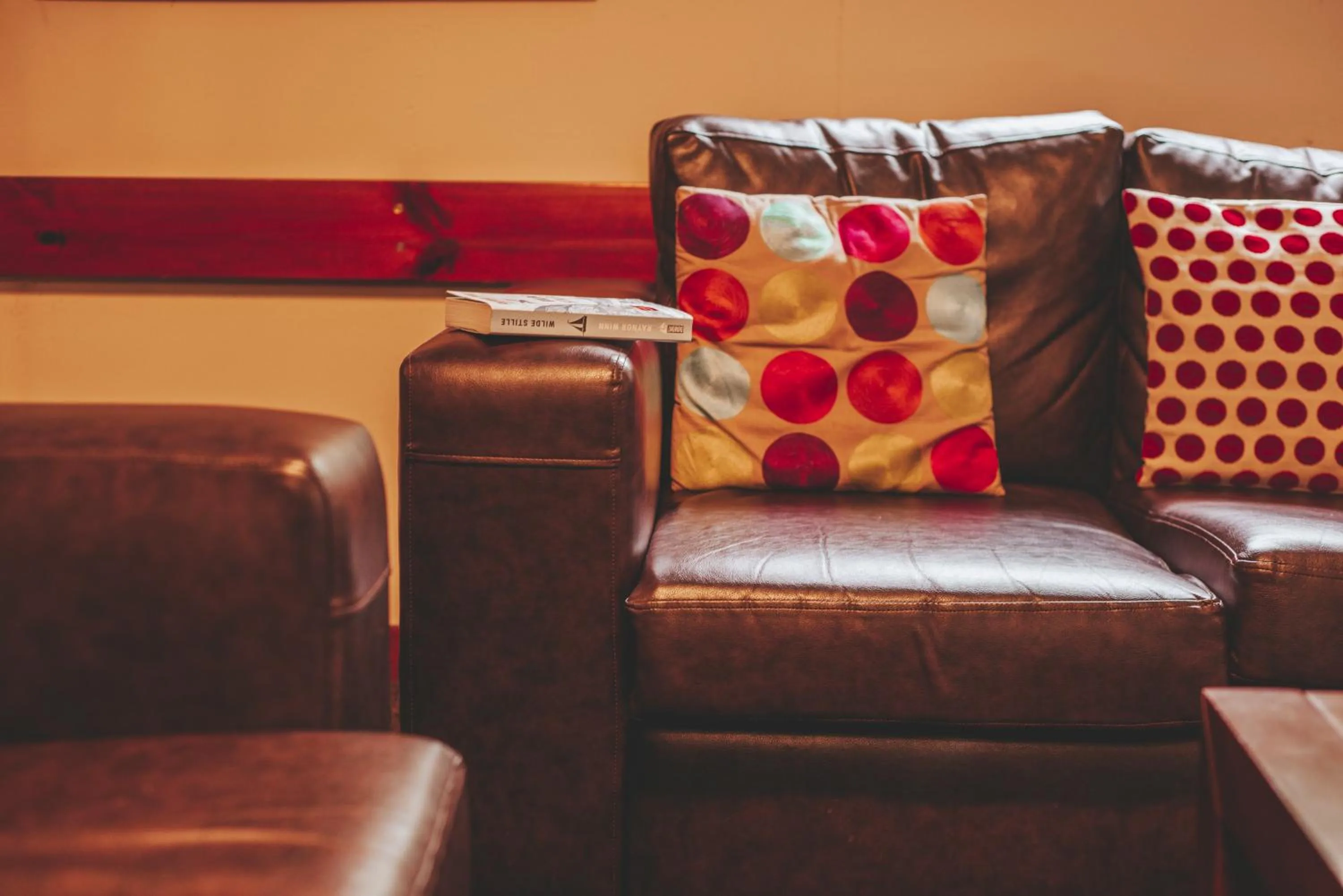 Communal lounge/ TV room in Crianlarich Youth Hostel