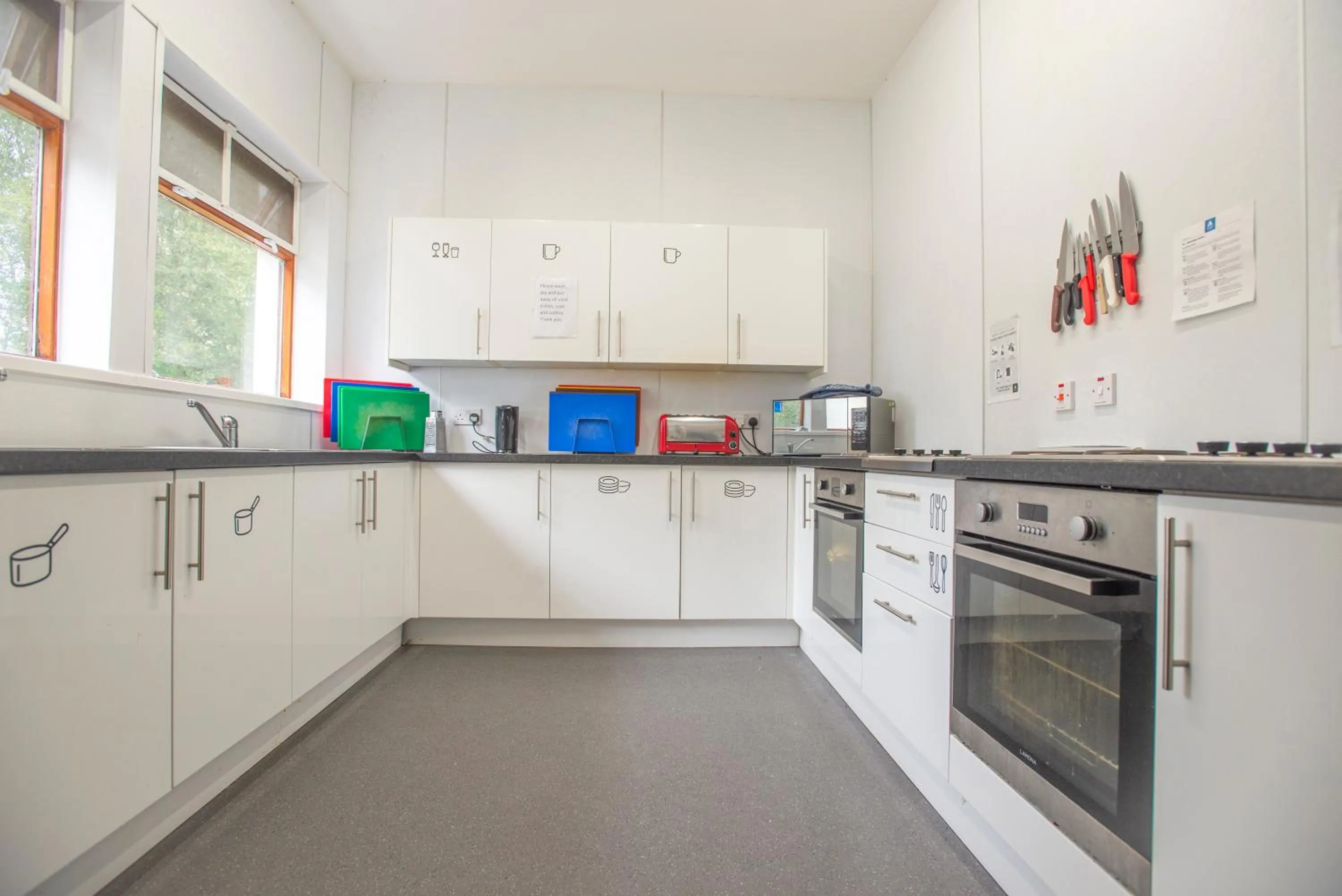 Kitchen or kitchenette in Crianlarich Youth Hostel