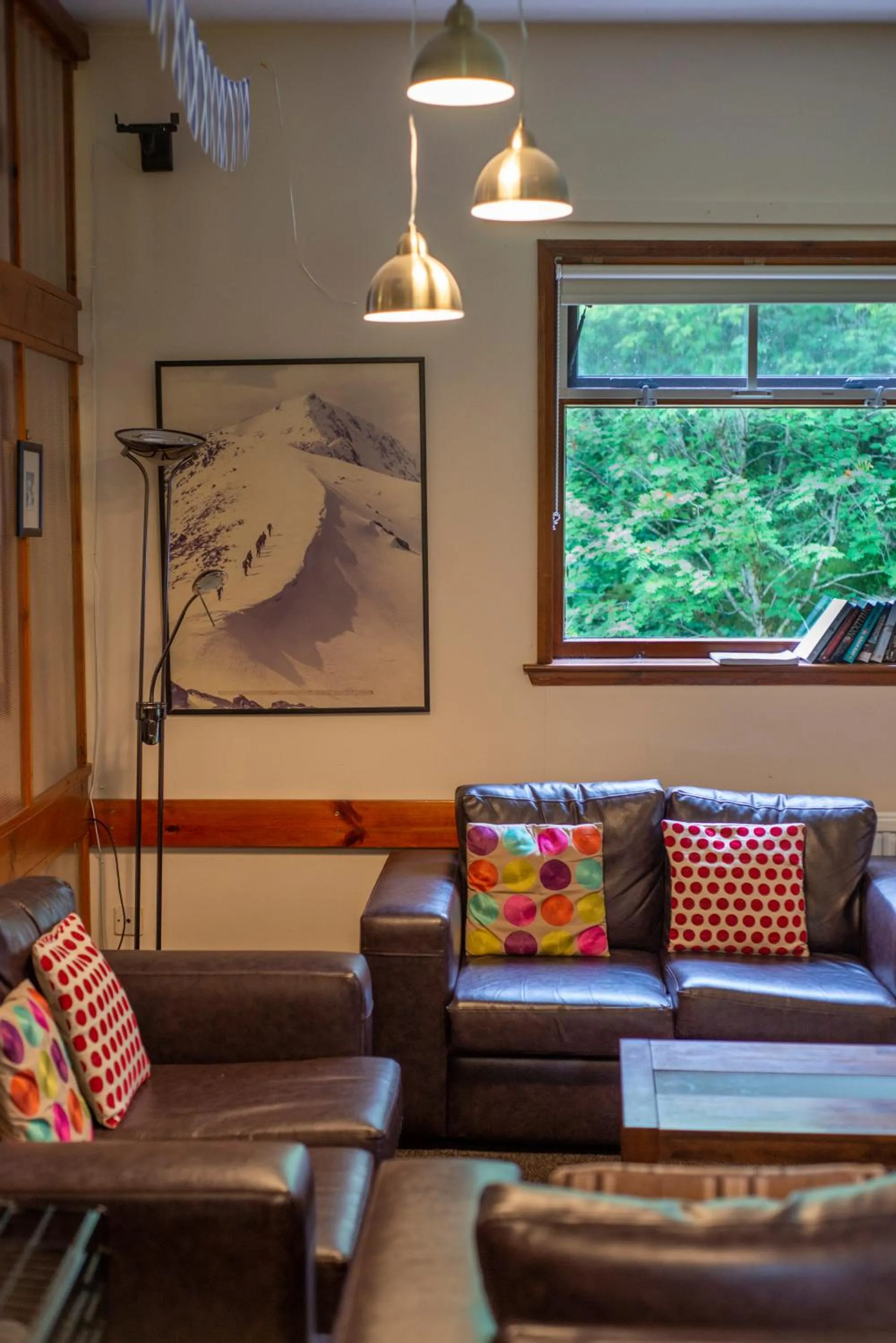 Communal lounge/ TV room in Crianlarich Youth Hostel