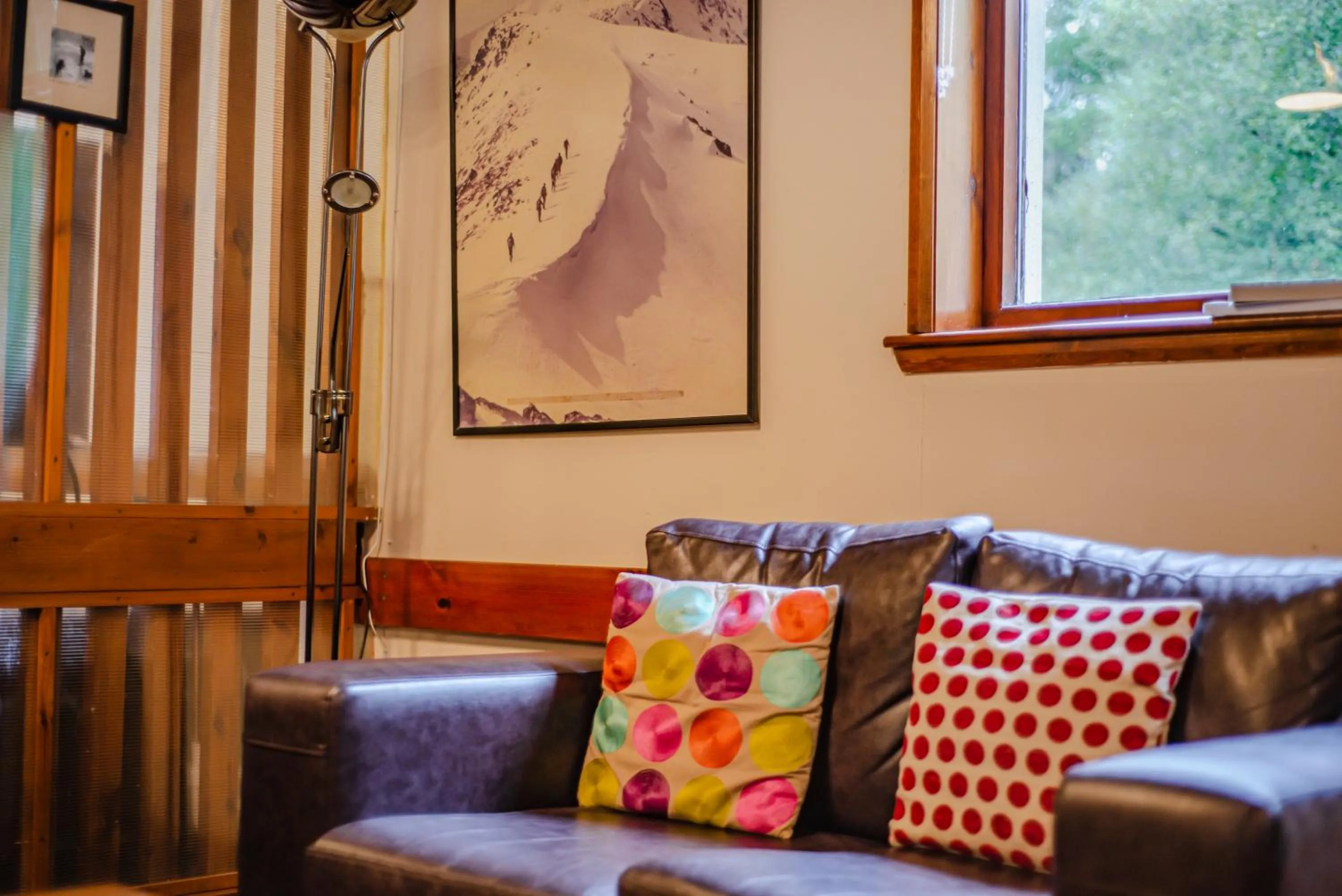 Communal lounge/ TV room in Crianlarich Youth Hostel