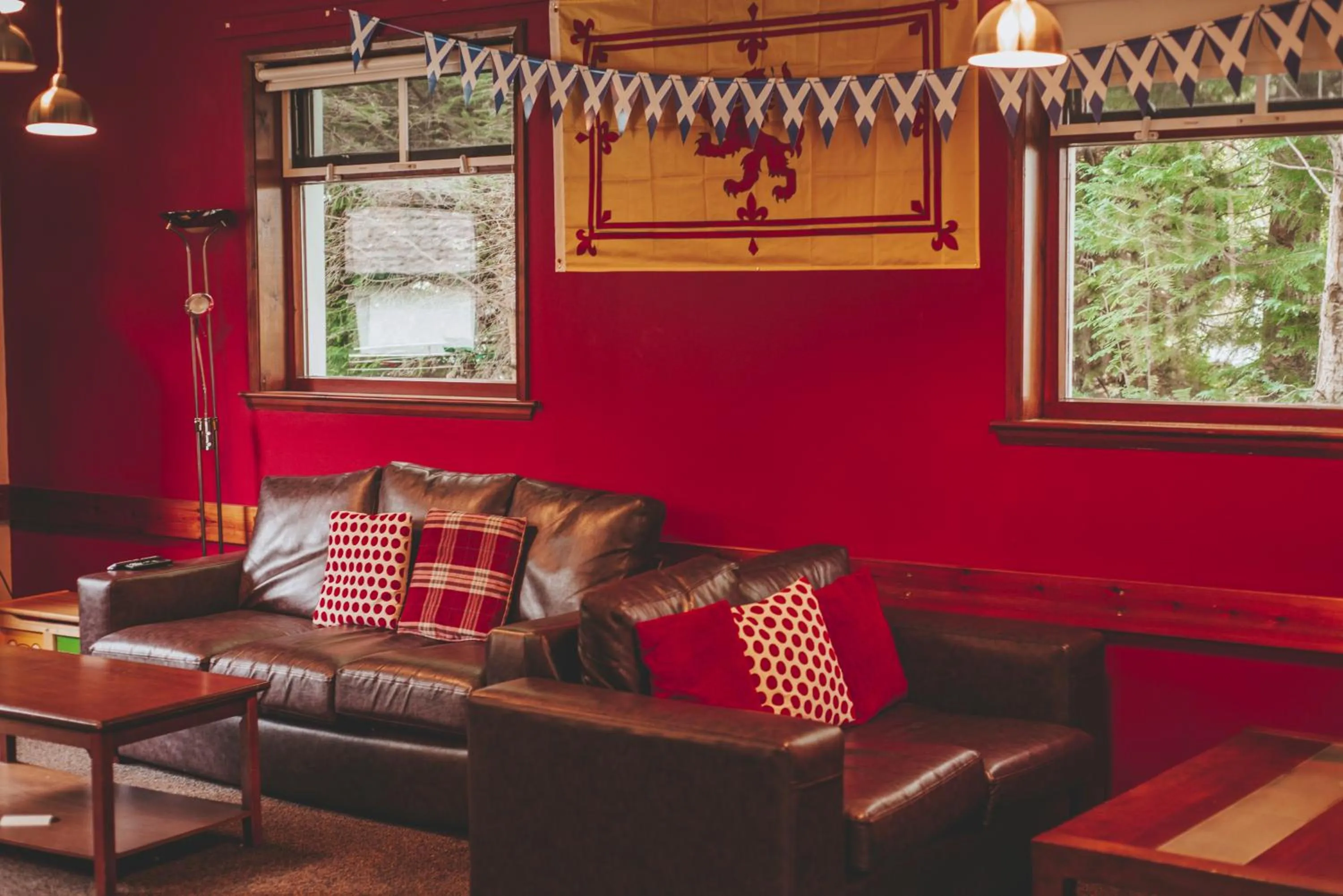 Communal lounge/ TV room in Crianlarich Youth Hostel