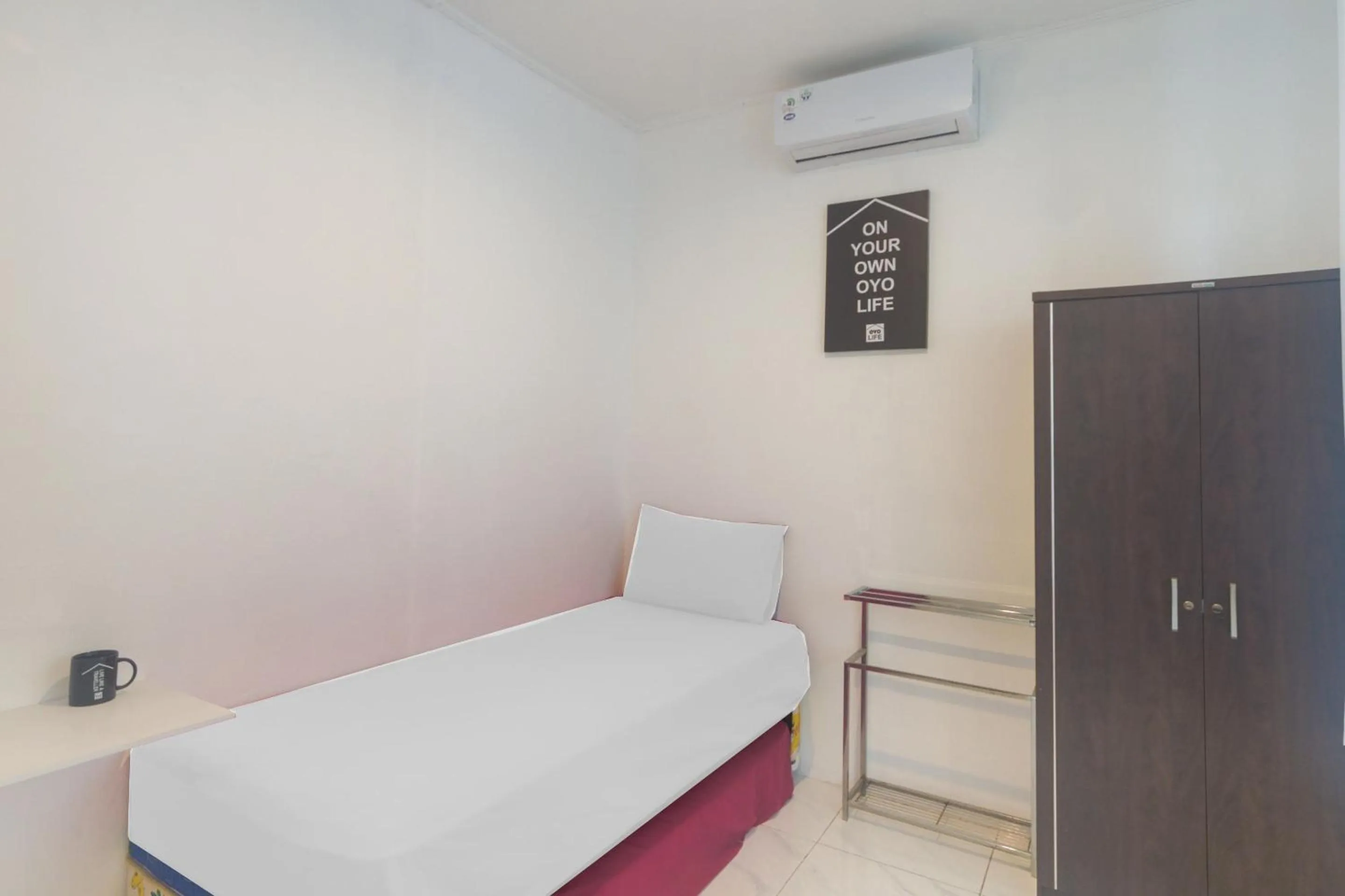 Bedroom, Bed in OYO Life 3055 Rumah Enin