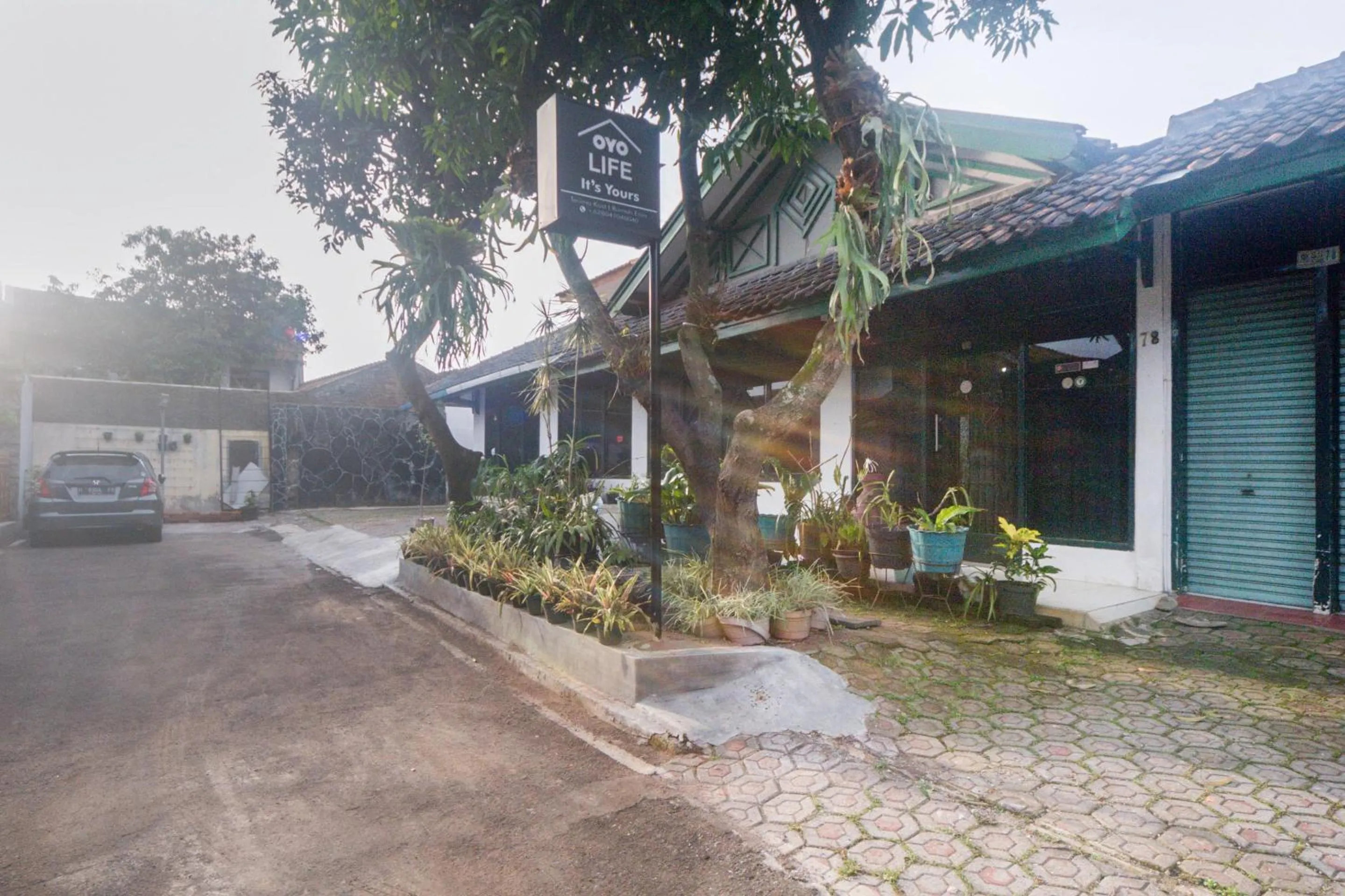Facade/entrance in OYO Life 3055 Rumah Enin