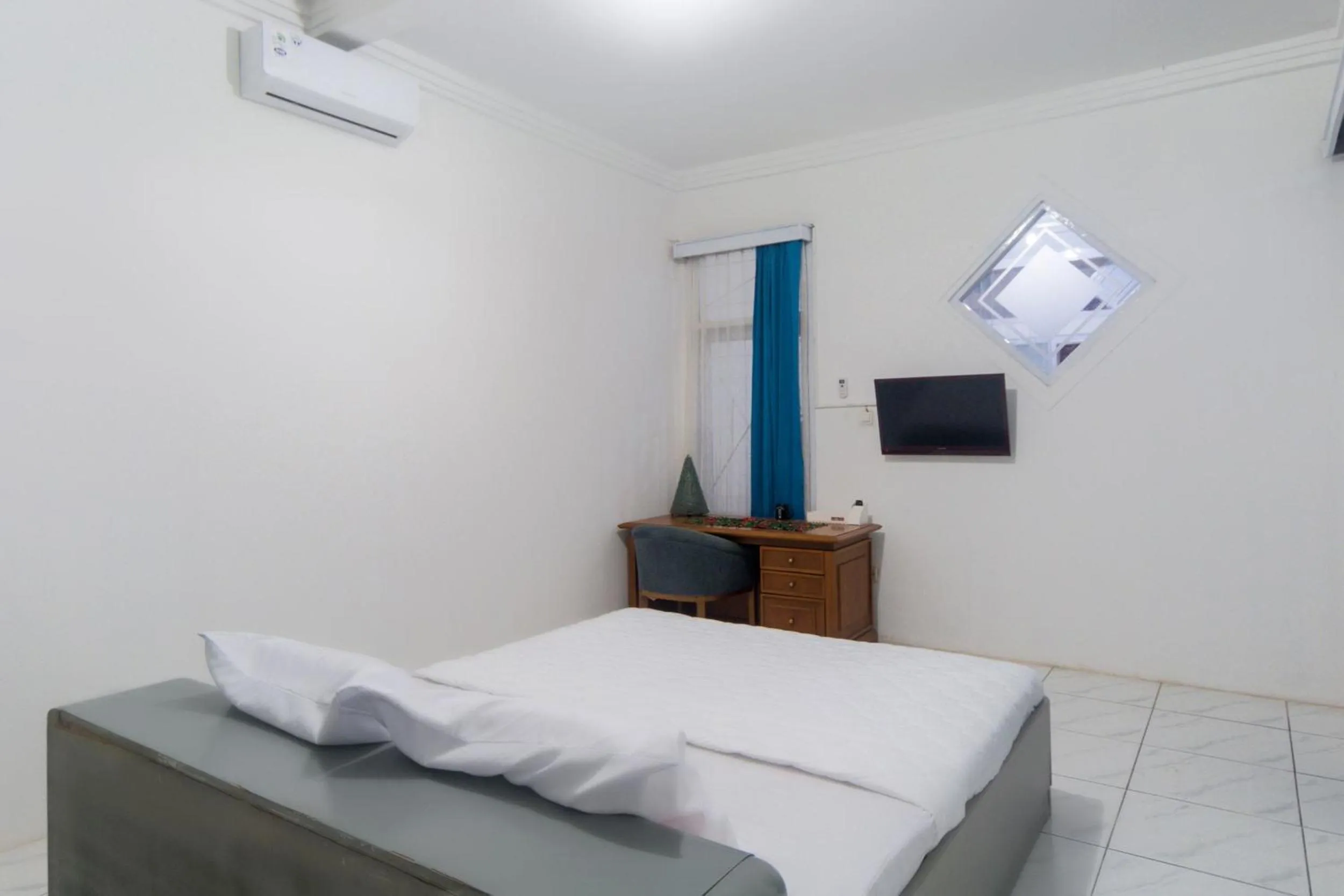 Photo of the whole room in OYO Life 3055 Rumah Enin