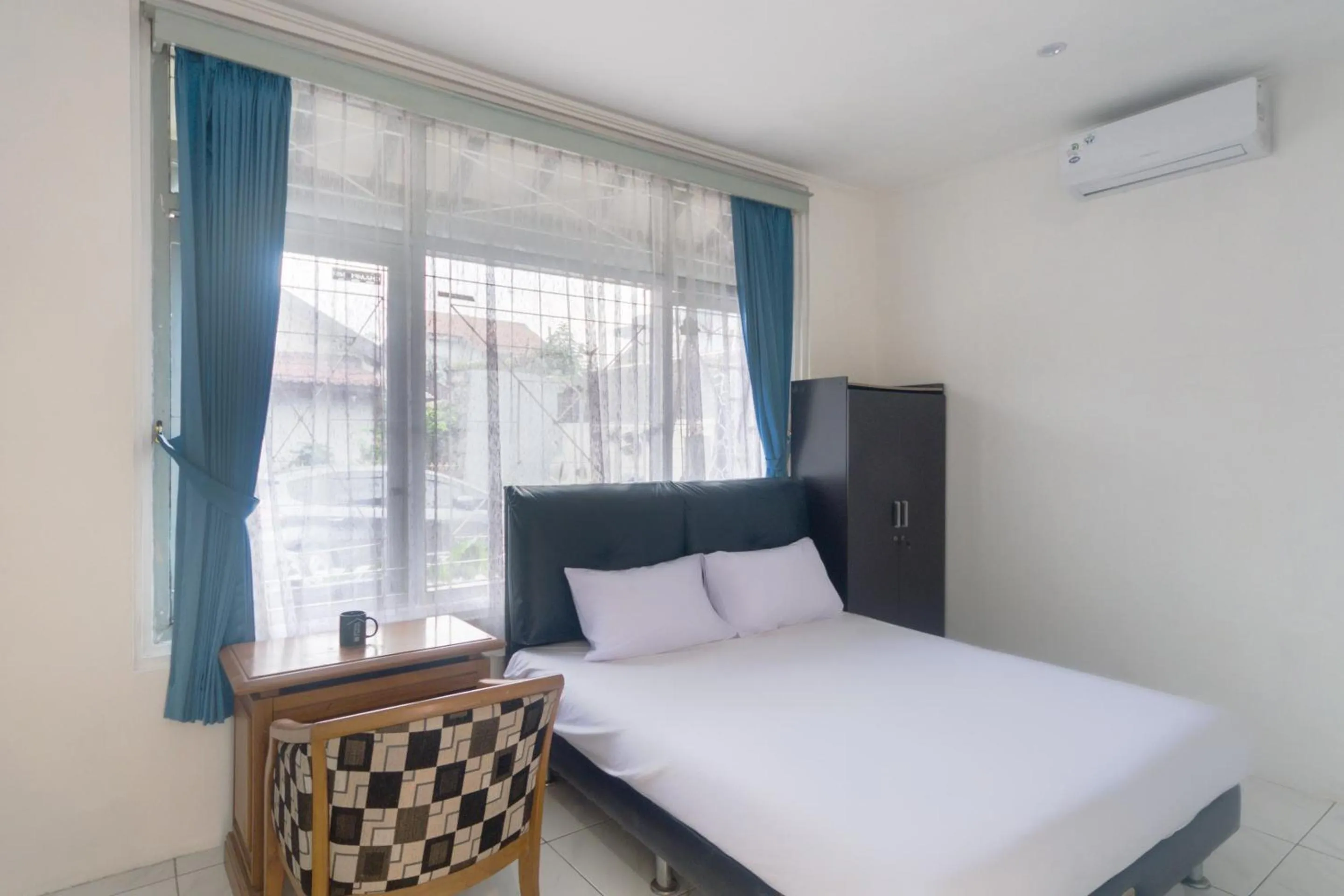 Bedroom, Bed in OYO Life 3055 Rumah Enin