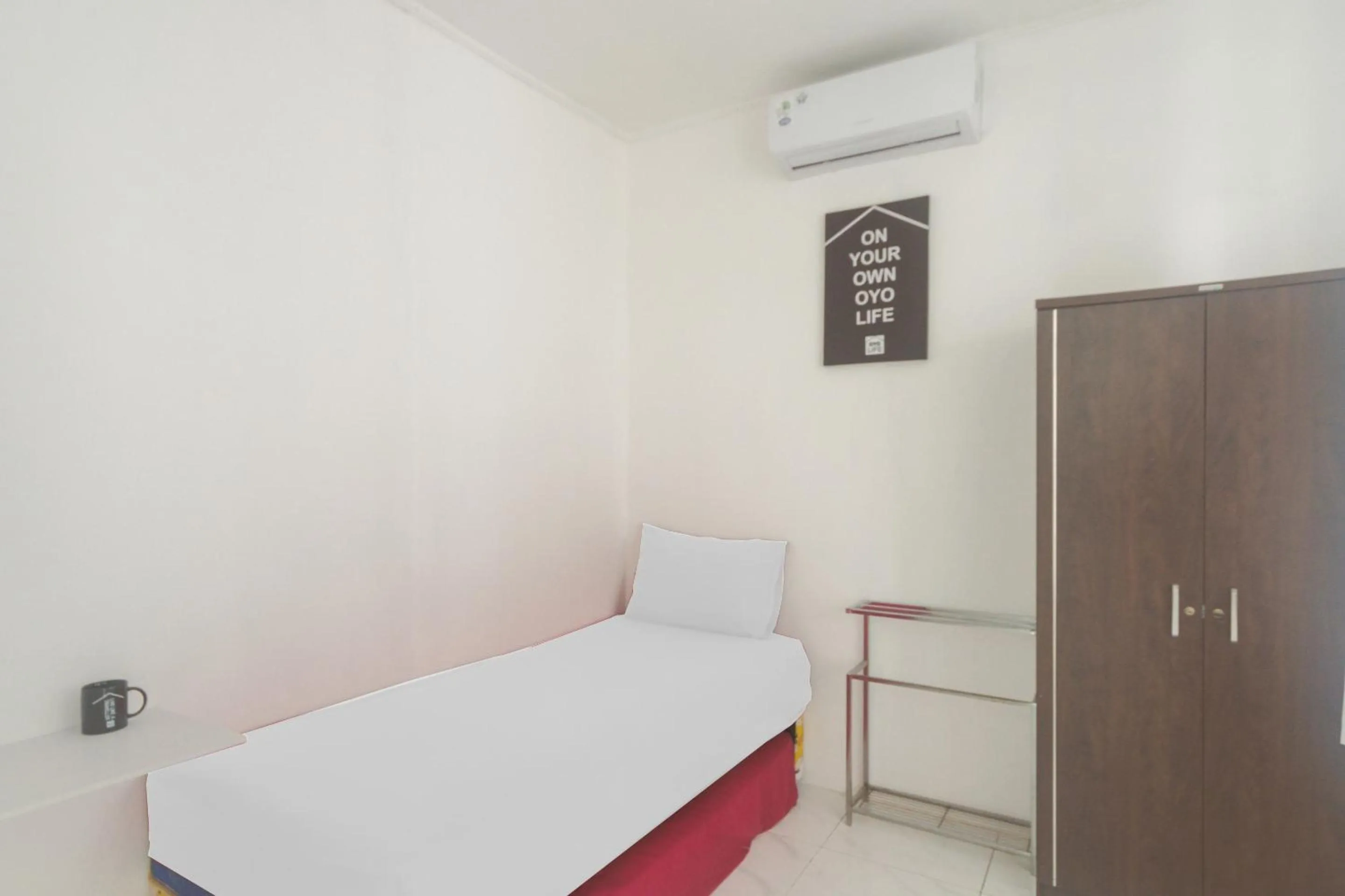 Bedroom, Bed in OYO Life 3055 Rumah Enin